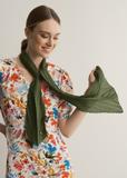 Green women's scarf with crease SZADT-0157-51(W23)