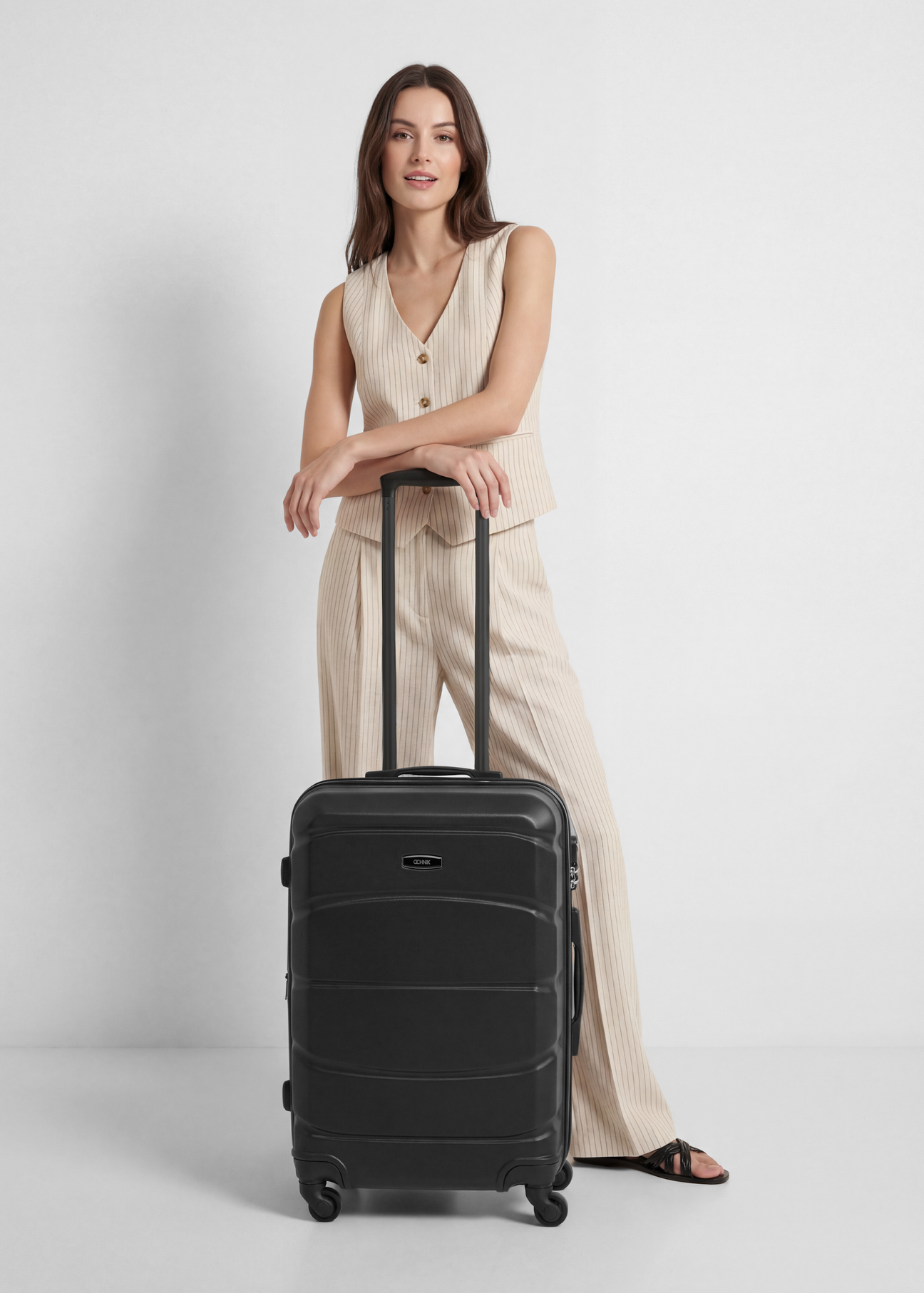 Medium suitcase on wheels WALAB-0077-9I-24(W26)