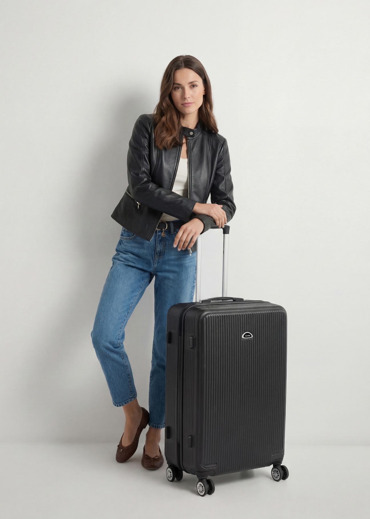 Large suitcase on wheels WALAB-0053-99-29(W25), product view from the front next to the model, the entire silhouette is visible.