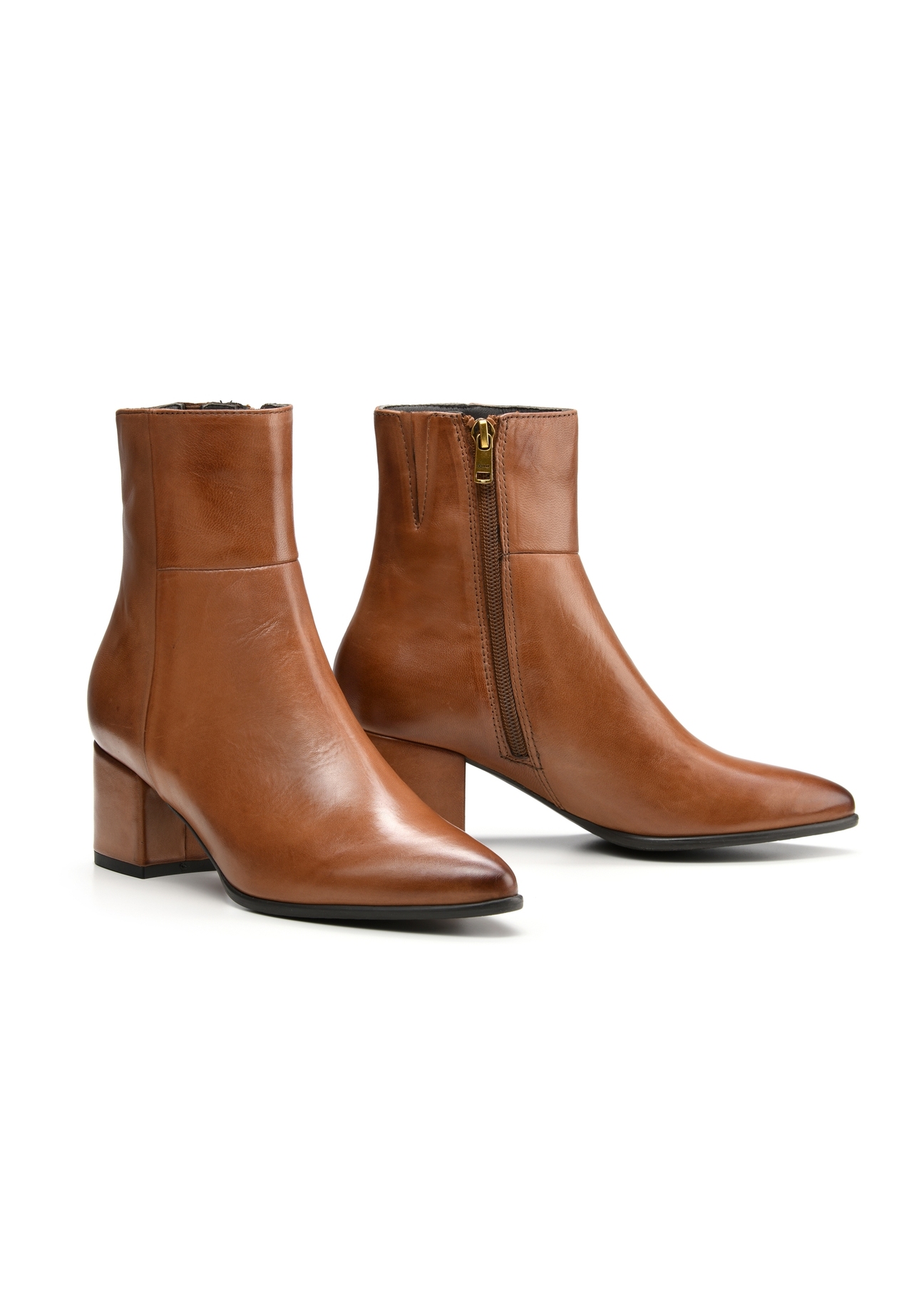Women's leather ankle boots in cognac color BUTYD-1186-87(Z25), diagonal product view on a white background.