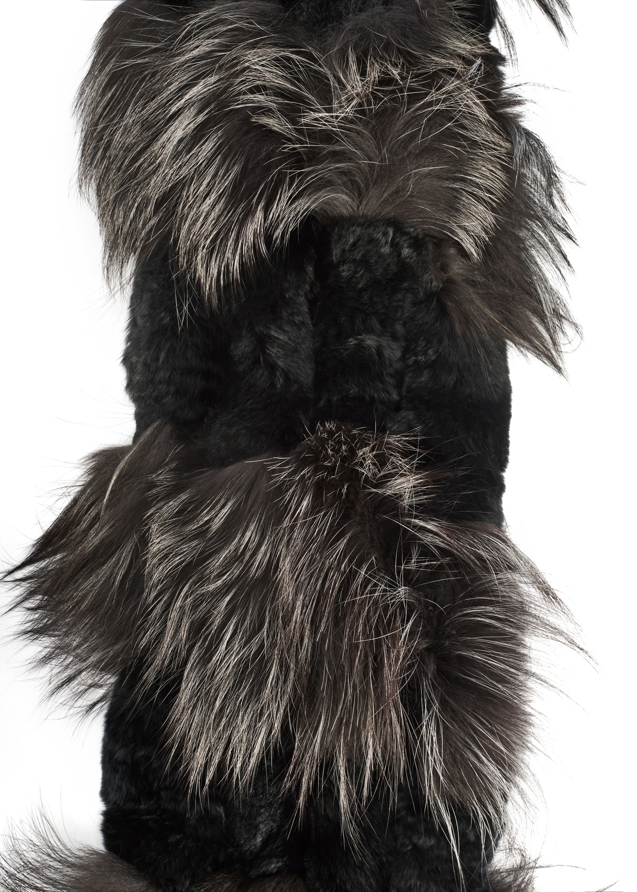Black women's fur scarf SZADF-0025-99(Z25), close-up of the product detail, view on a white background.
