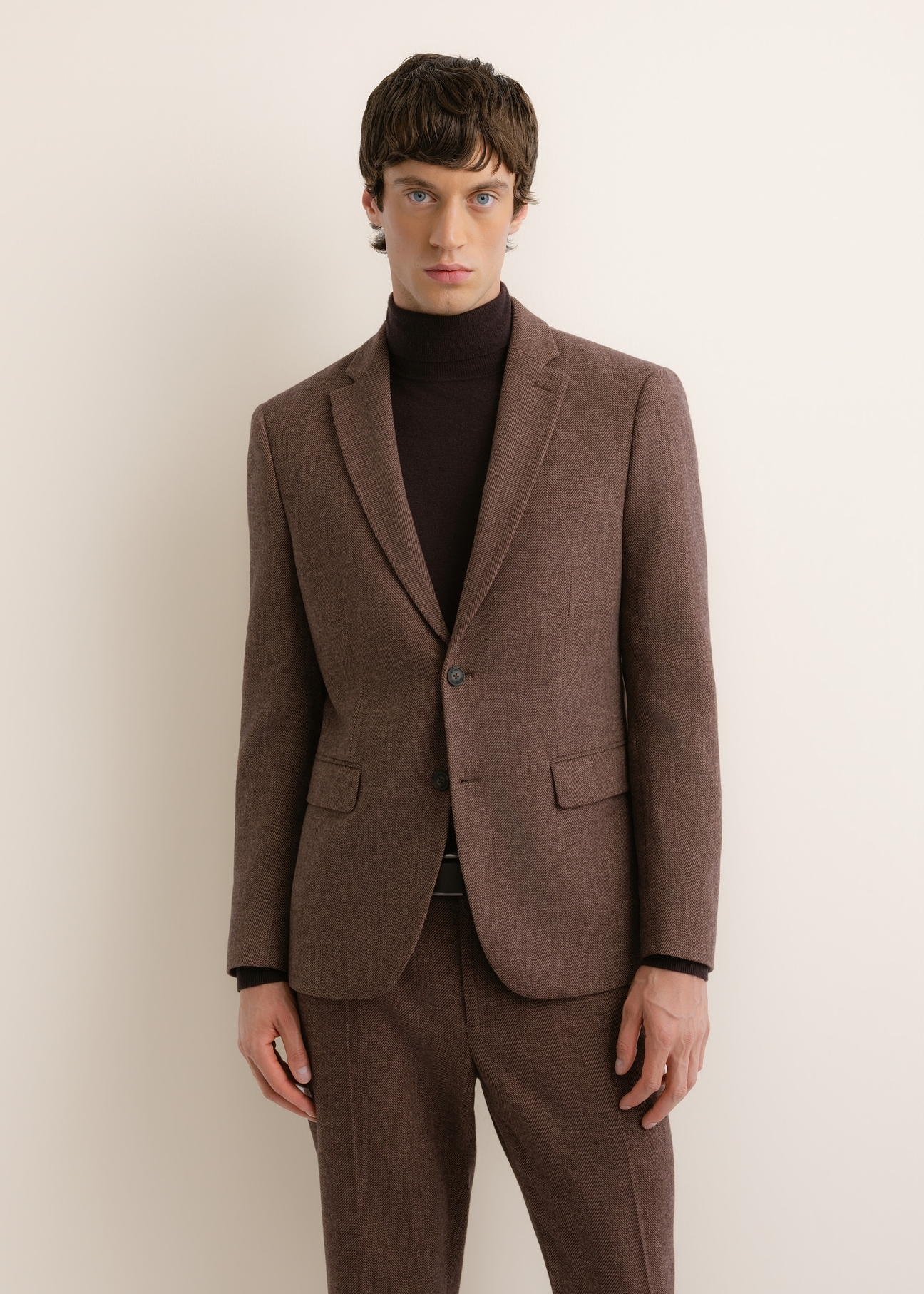 Men's brown wool-blend blazer MARMT-0026-1I(Z26), front view on a model. Half-body shot.