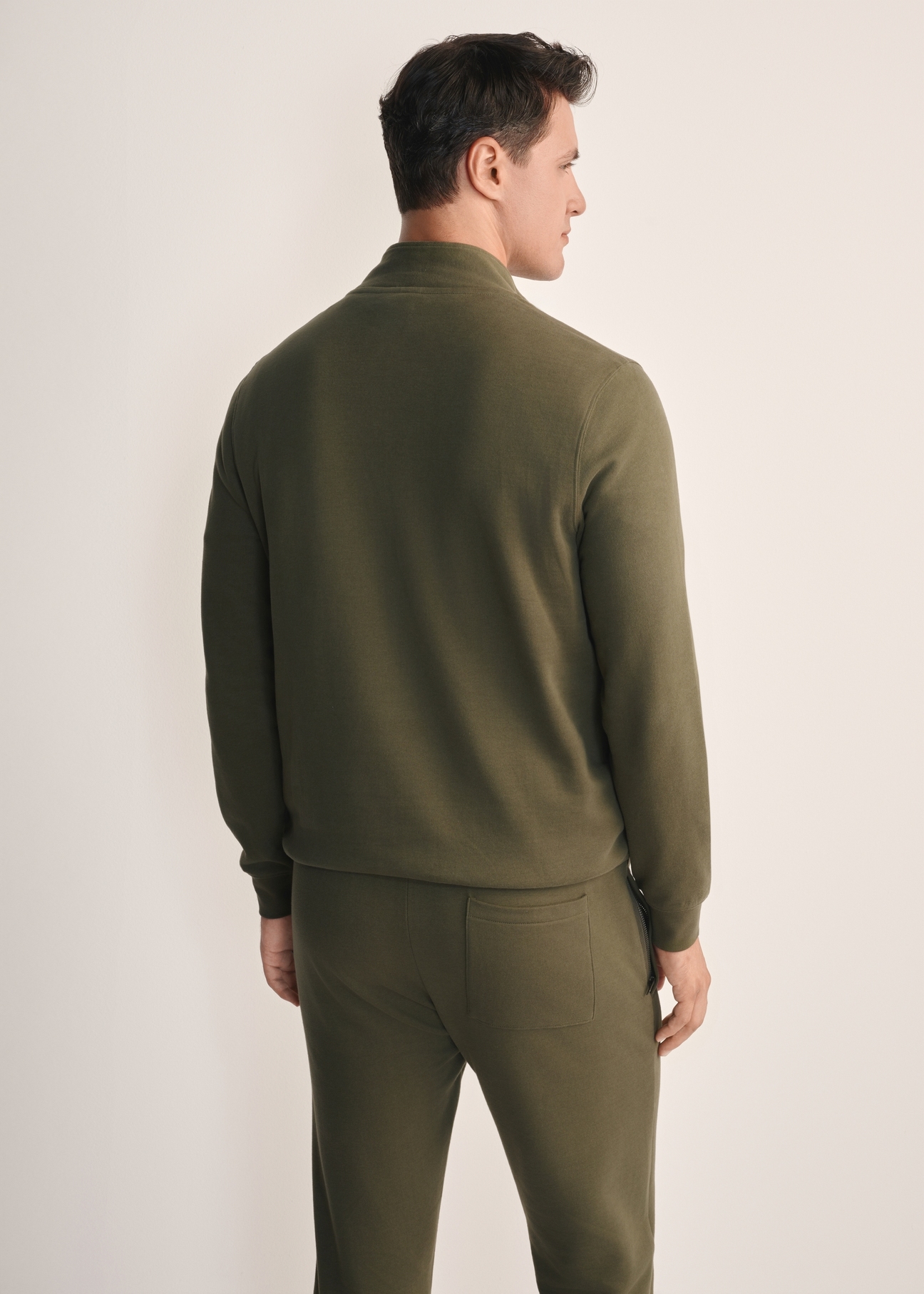 Men's khaki sweatshirt without hood BLZMT-0067-55(Z25), back view of the product on the model. Half of the silhouette visible.