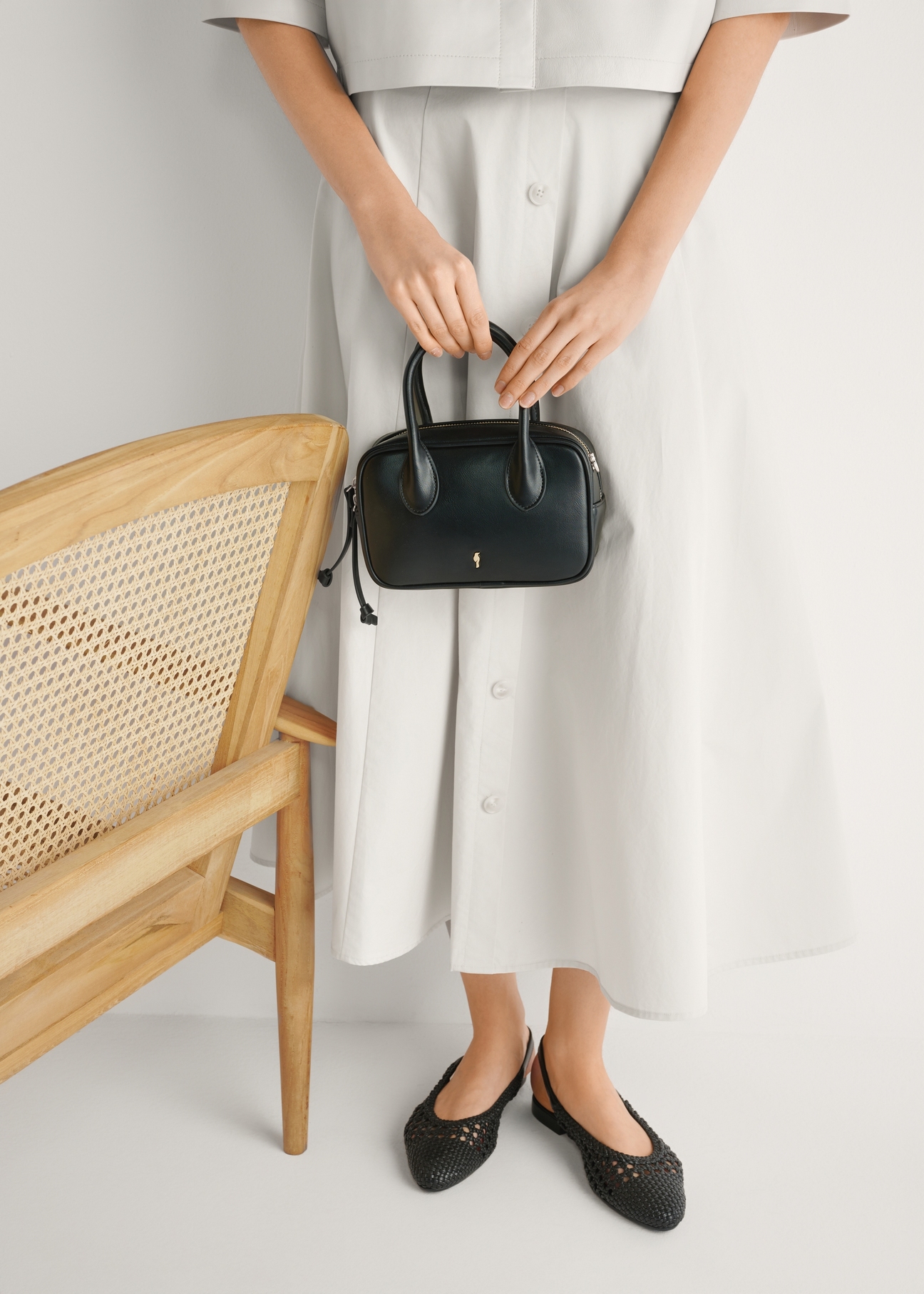 Black braided women's shoes BUTYD-1252-99(W26), front view of the product on the model's feet, on a light background.
