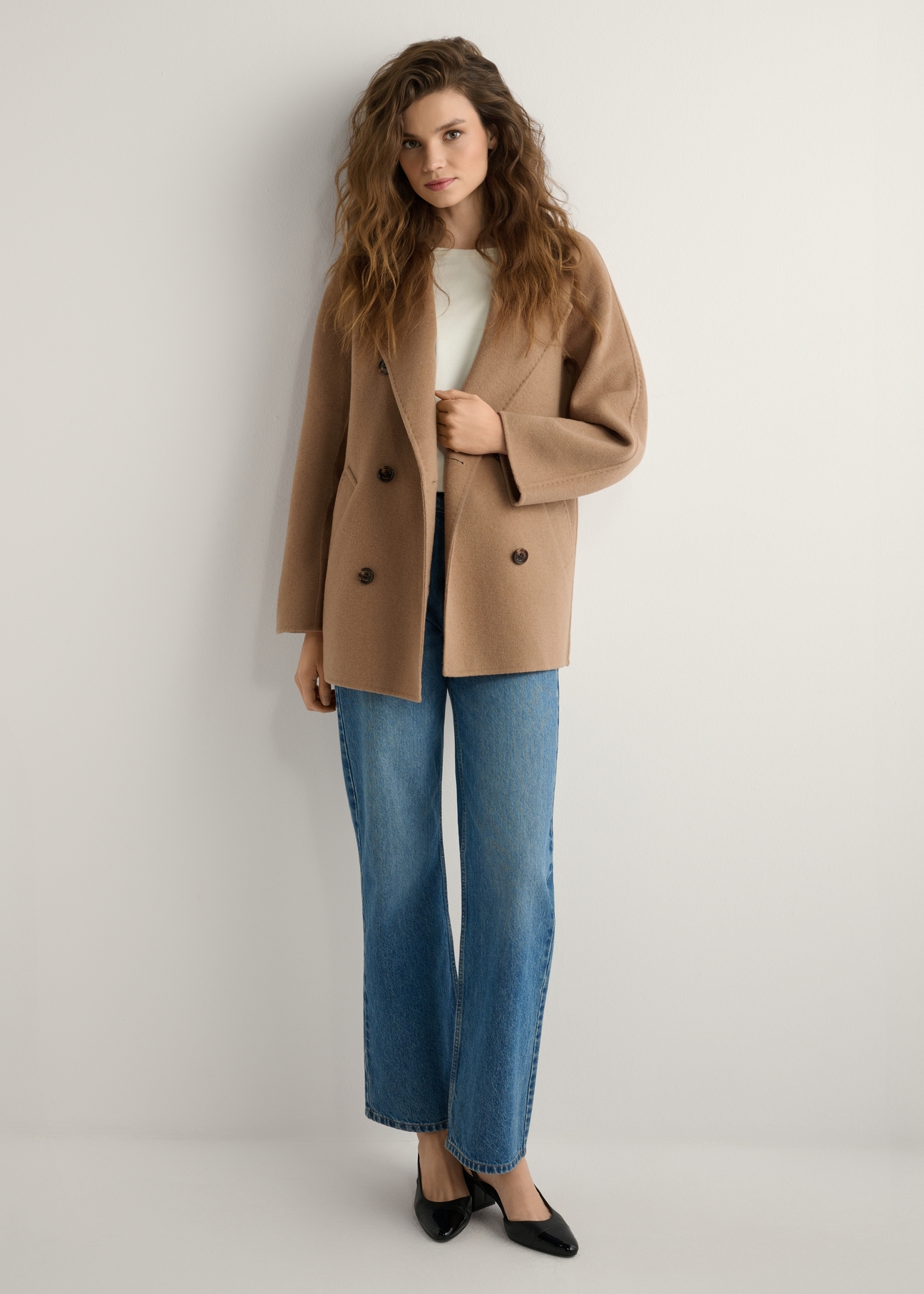 Women's short camel coat PLADT-0059-1D(W26), front view of the product on the model. Full body visible.