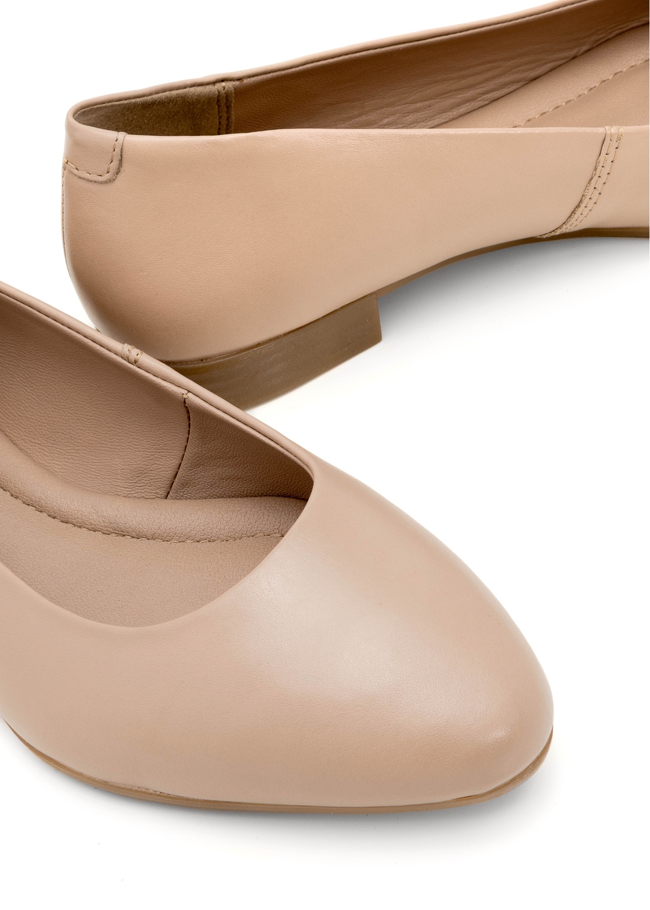 Dark beige leather women's ballet flats BUTYD-1049A-82(Z25), close-up of the product detail on a white background.