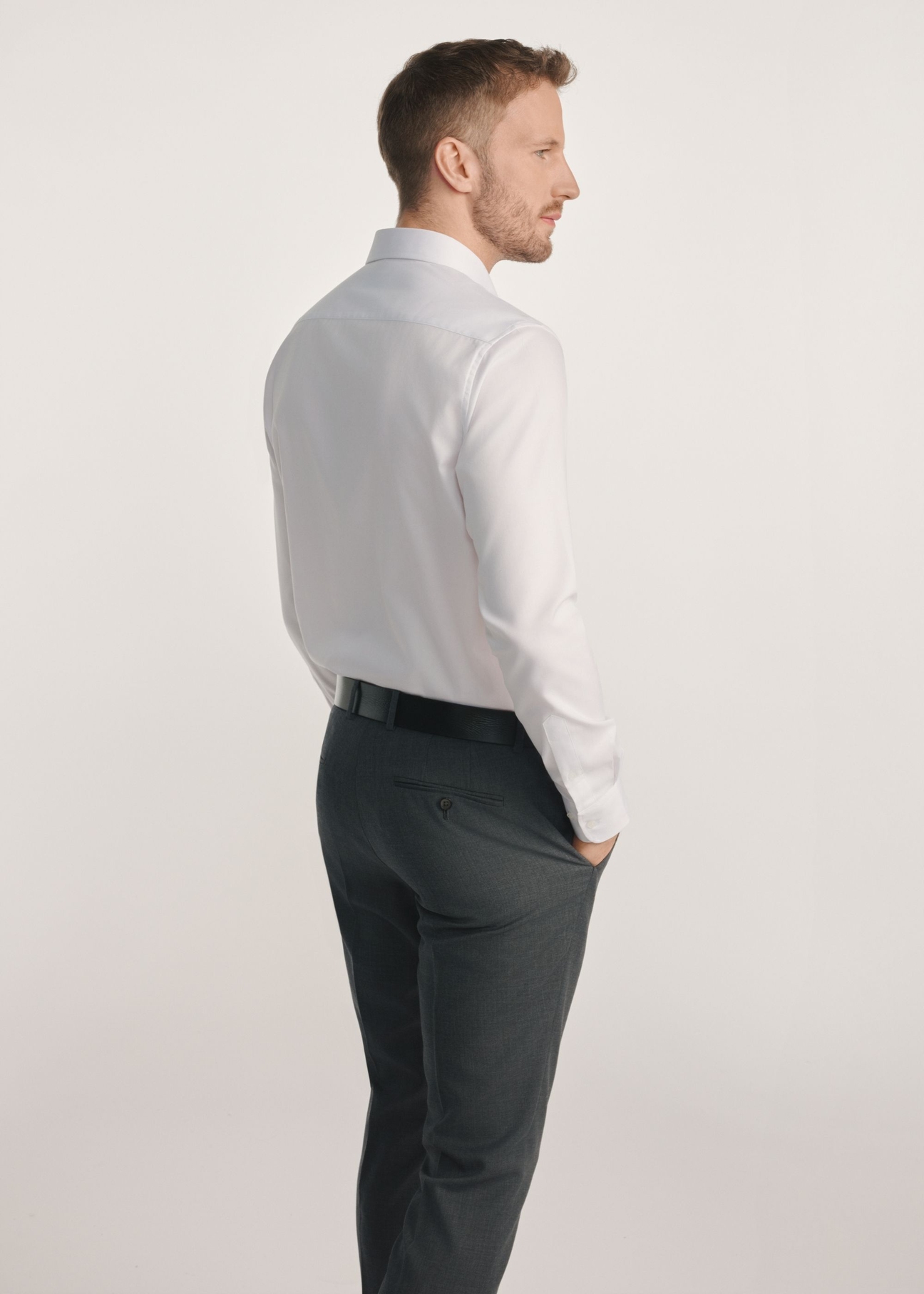 White men's shirt KOSMT-0351-11(Z25), product view from the back on the model, half of the silhouette visible.
