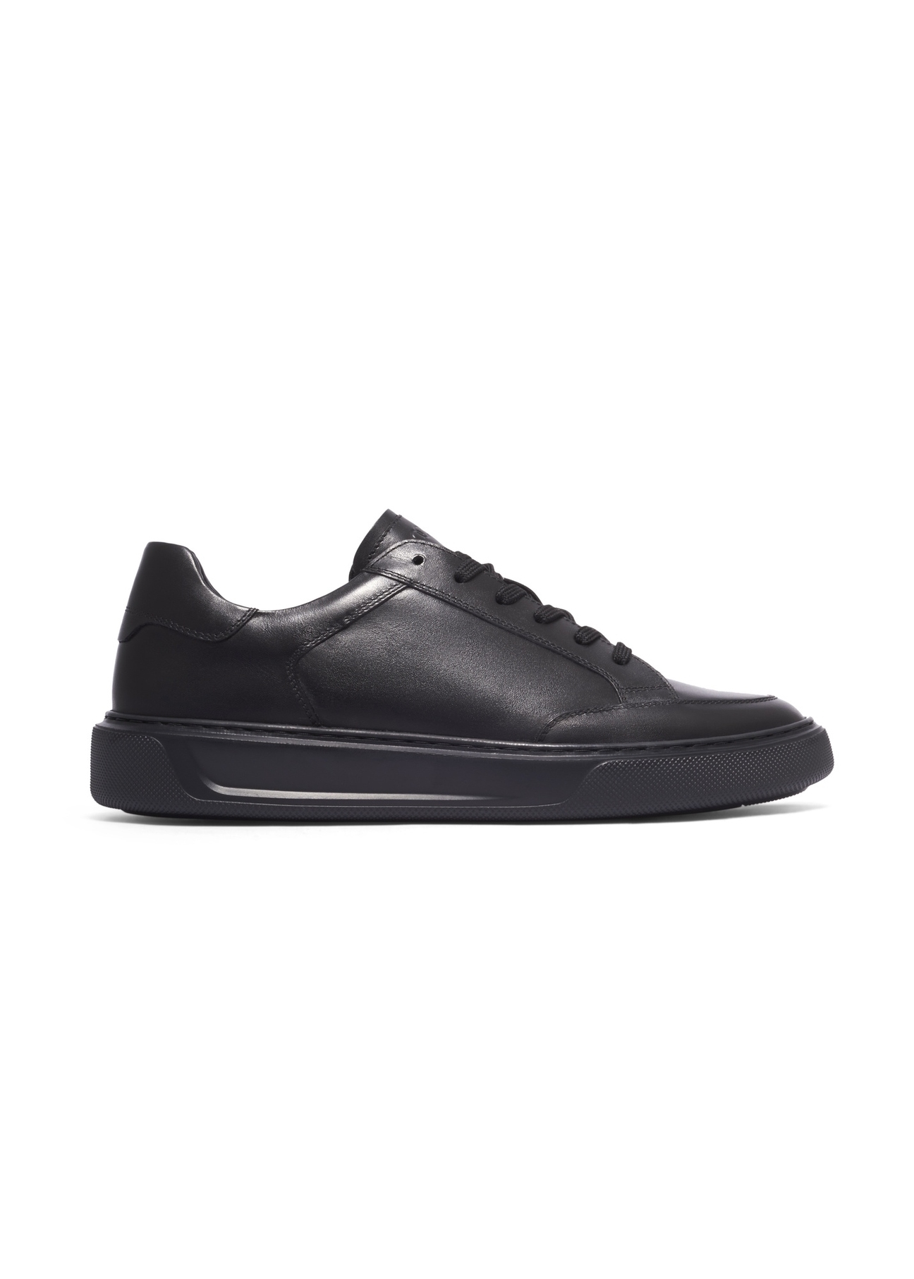 Black leather men's sports shoes BUTYM-0574-99(Z26), side view of the product on a white background.