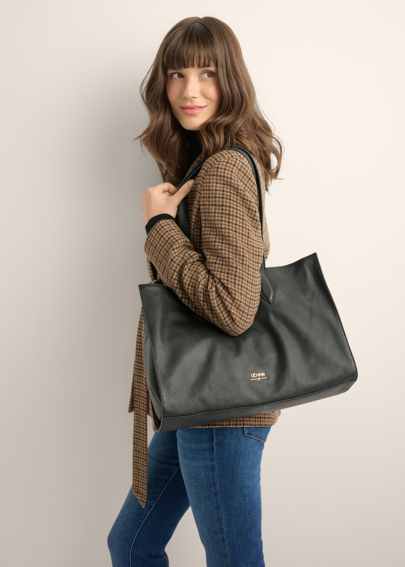 Women's black leather shopper bag TORES-1432-9I(Z26), front view of the product on the model's shoulder.