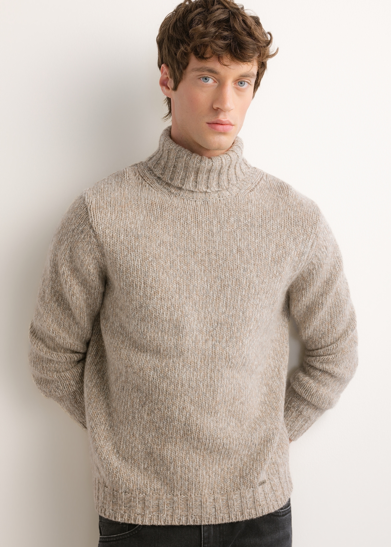 Men's light beige wool turtleneck SWEMT-0214-1A(Z26); front view of the product on a model. Half-body shot.
