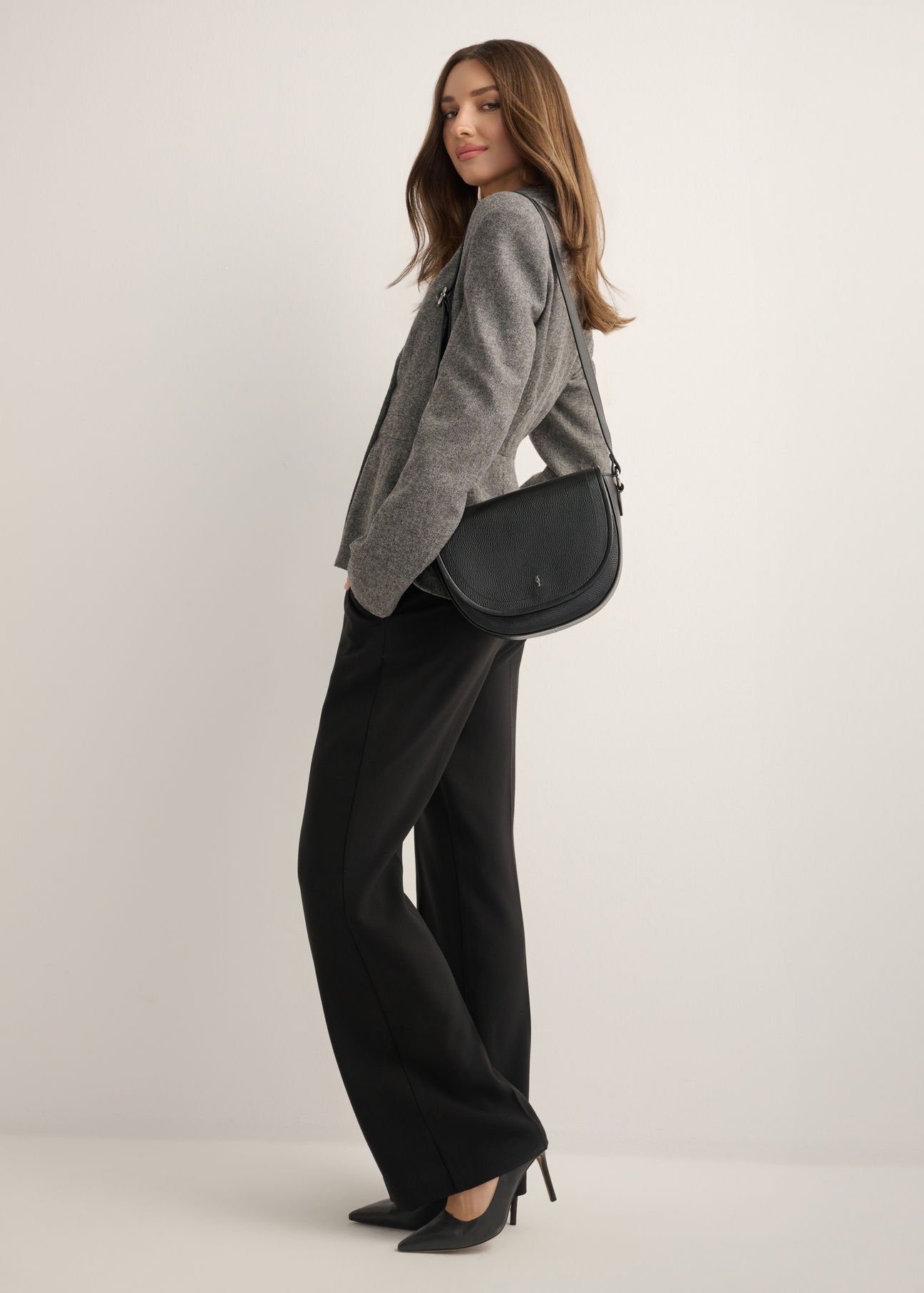 Women's black leather messenger bag TORES-1346-9I(Z26), product view on model's shoulder. Full body visible.