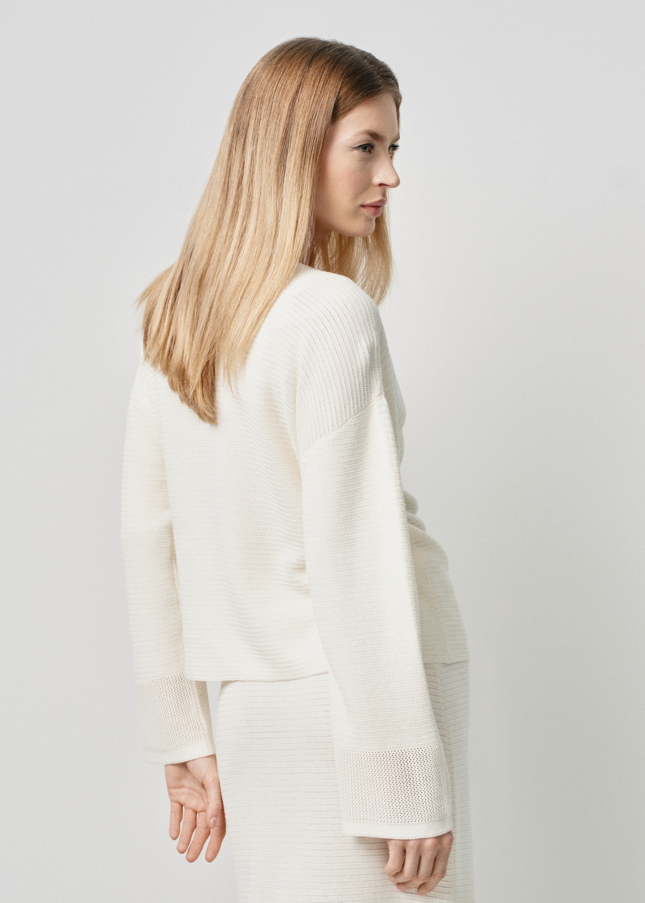 Cream V-neck sweater for women SWEDT-0204-81(W24)-02