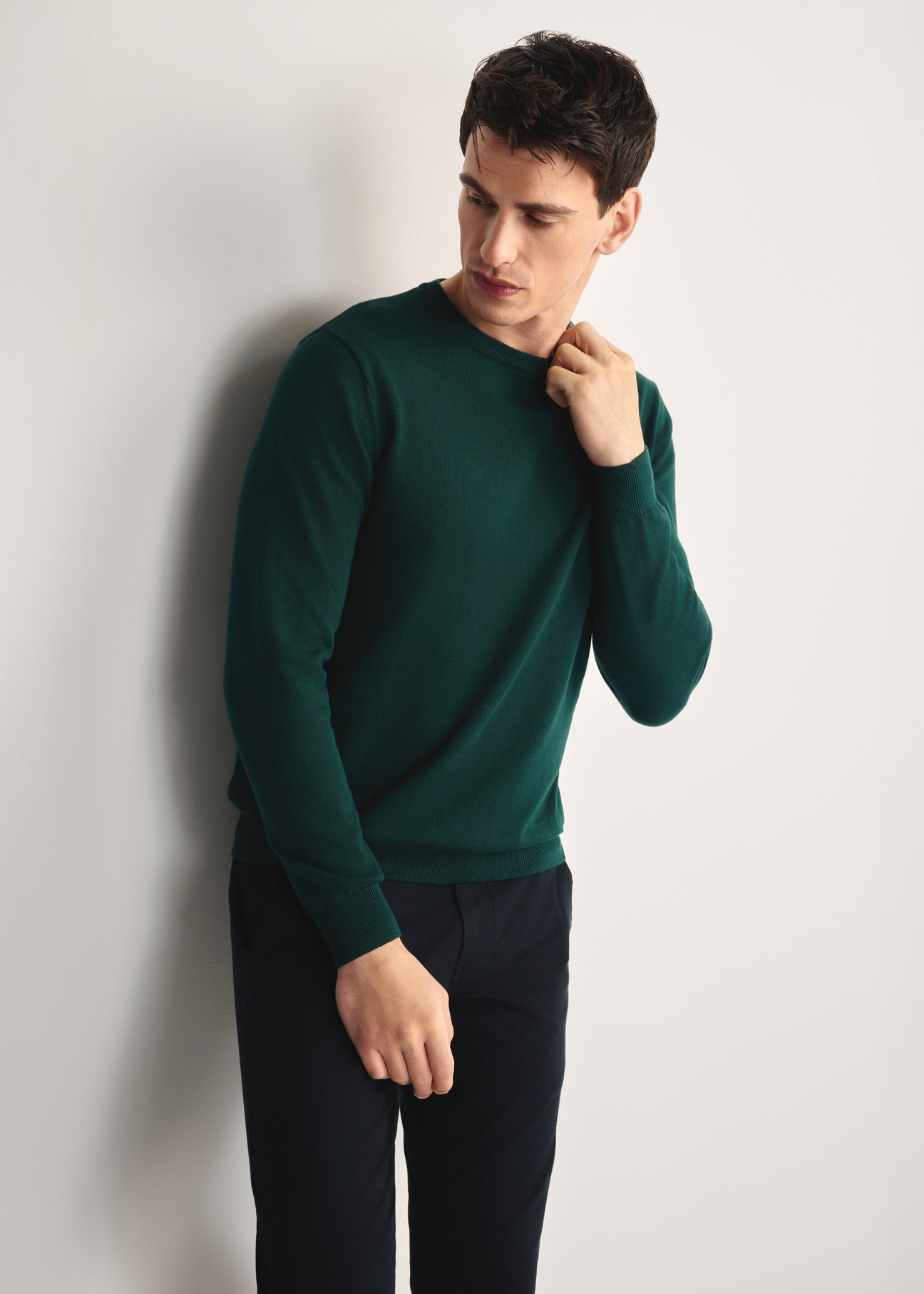 Green men's basic sweater SWEMT-0114A-54(Z25), front view of the product on the model, half of the silhouette visible.