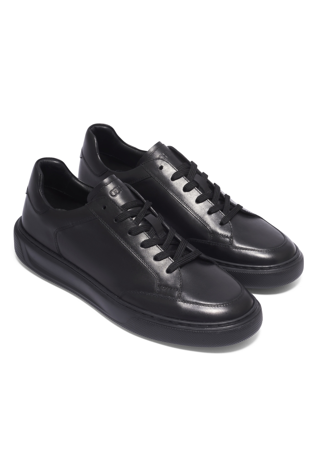 Black leather men's sports shoes BUTYM-0574-99(Z26), diagonal product view on a white background.