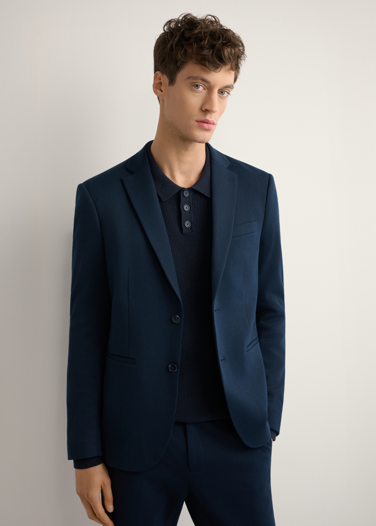 Men's navy blue jacket MARMT-0022-7E(W26), front view of the product on the model. Half of the silhouette visible.