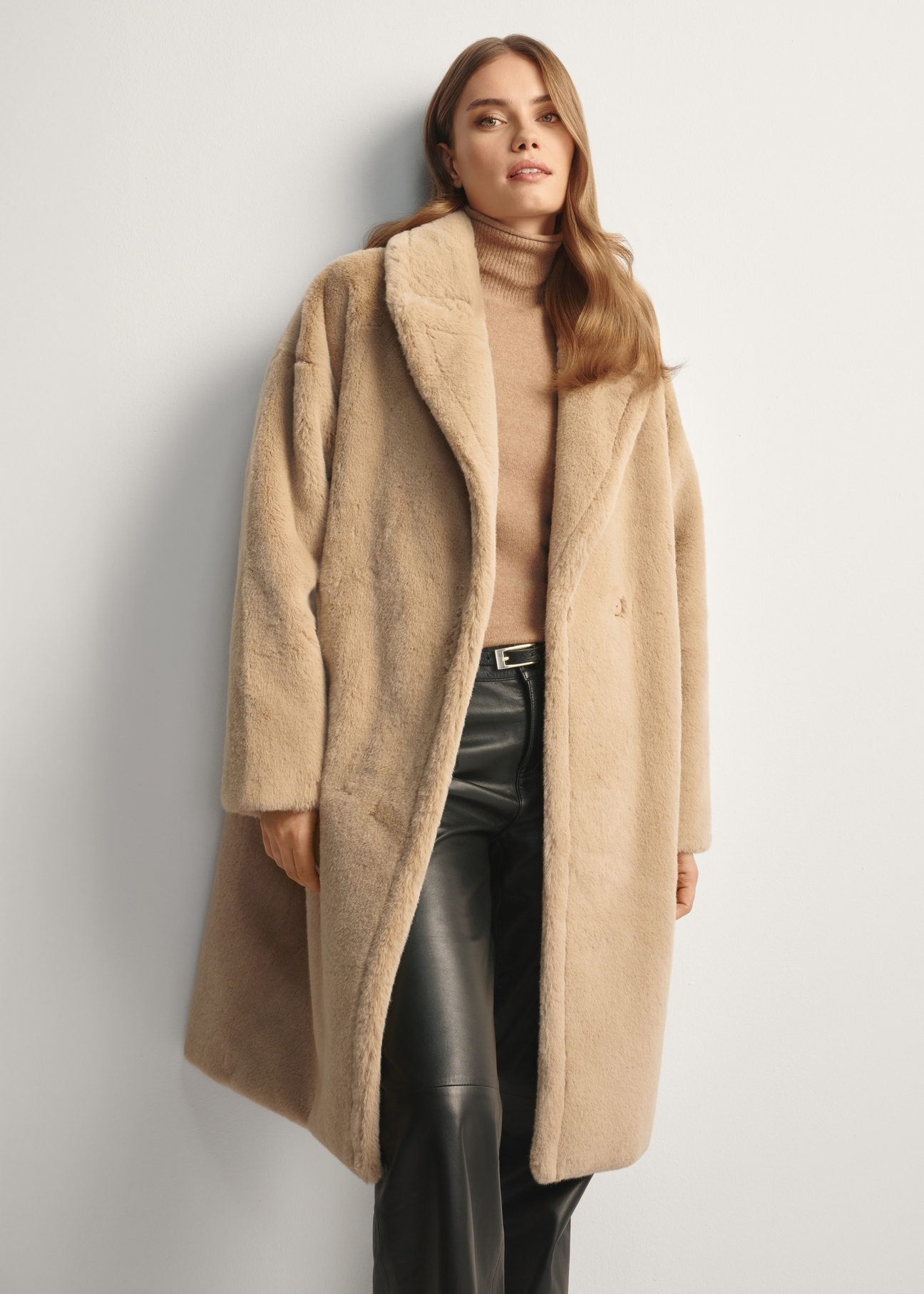 Long beige women's fur coat FUTDP-0064-81(Z25), product view from the front on the model, half of the silhouette visible.