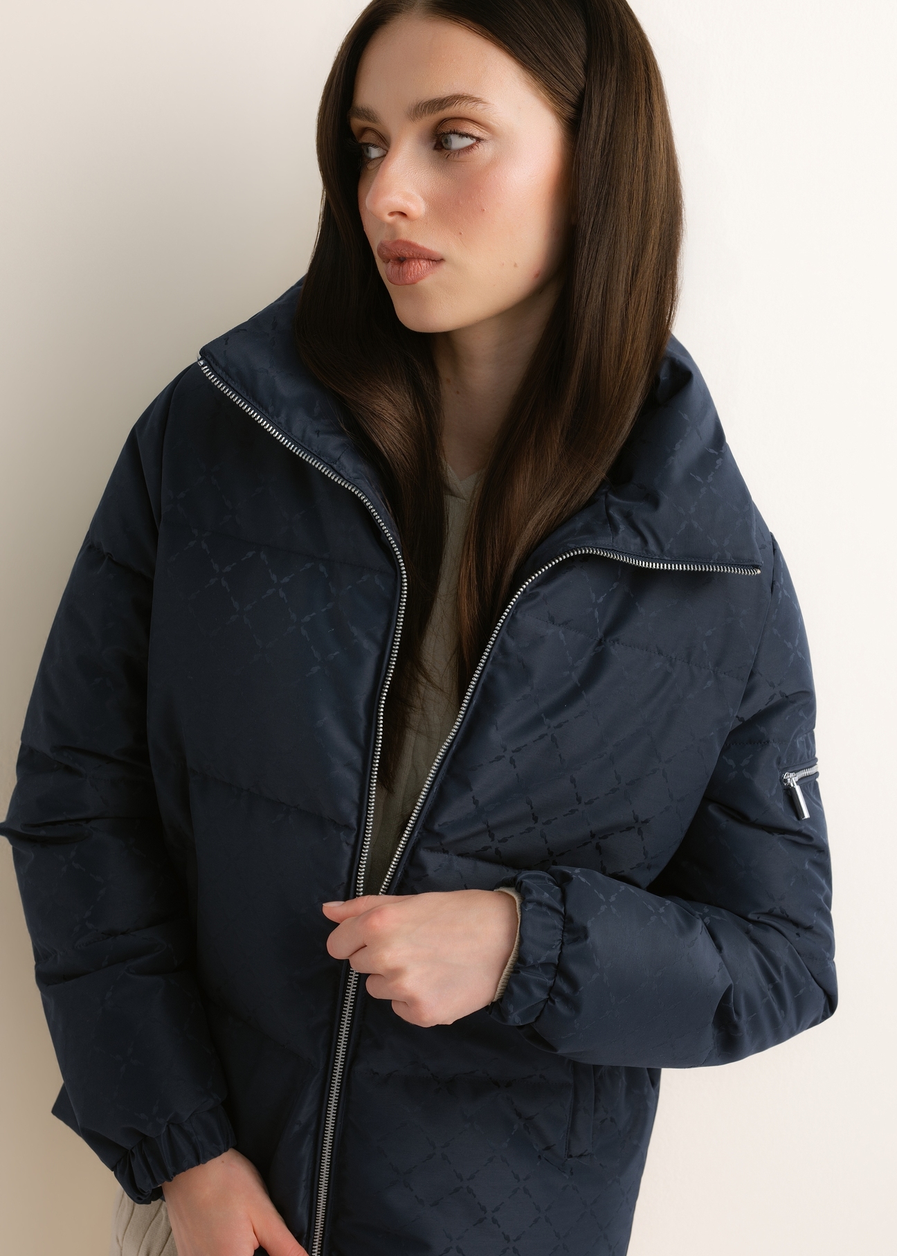Women's navy blue monogram-print jacket with a stand-up collar (KURDT-0694-7E(Z26)); close-up of the product on a model.