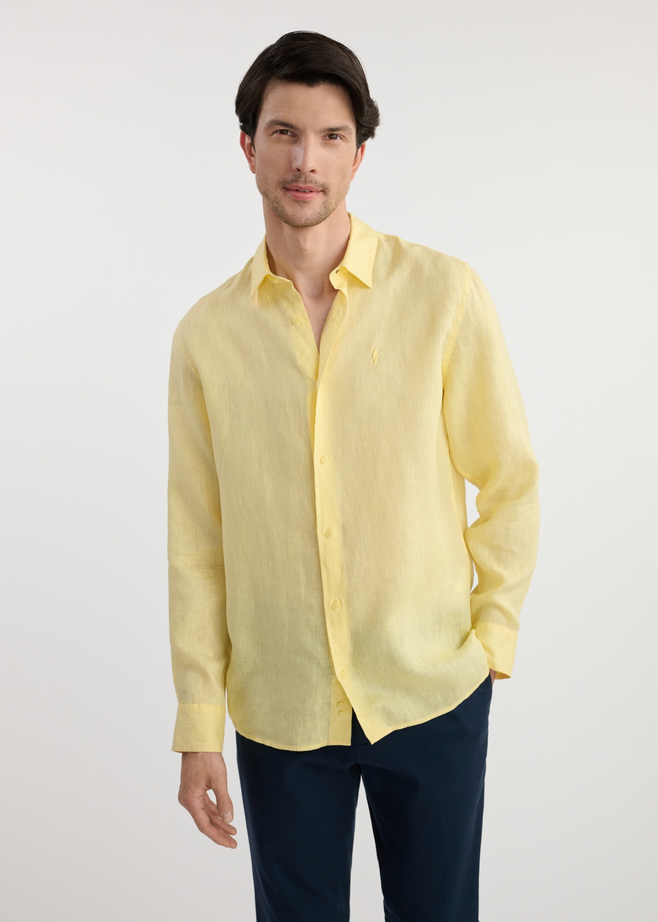 Light yellow linen men's shirt KOSMT-0321-21(W25) - front view on white background. Half of the silhouette visible.