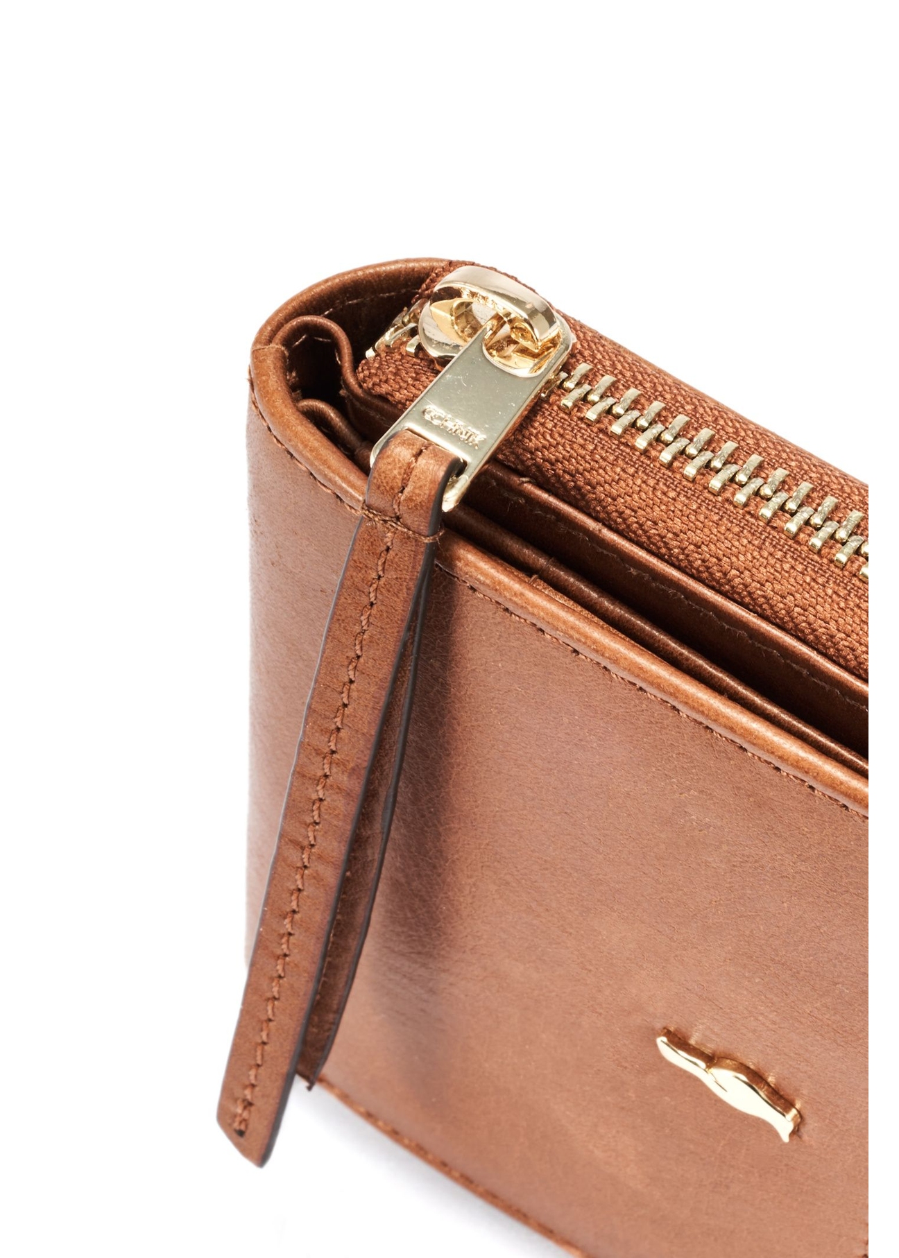 Small women's leather wallet in cognac color PORES-0963-1F(W26), close-up of the product detail on a white background.
