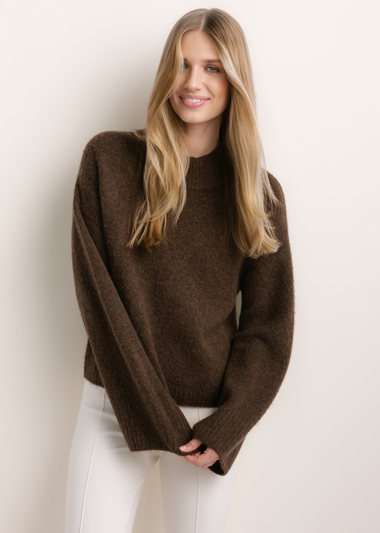 Dark brown oversized women's sweater SWEDT-0270-1I(Z26), front view of the product on the model. Half of the silhouette visible.