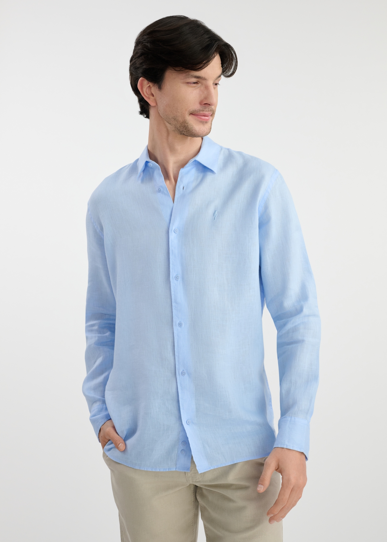 Light blue linen men's shirt KOSMT-0321-60(W25) - front view on a model on a white background. Half of the silhouette visible.