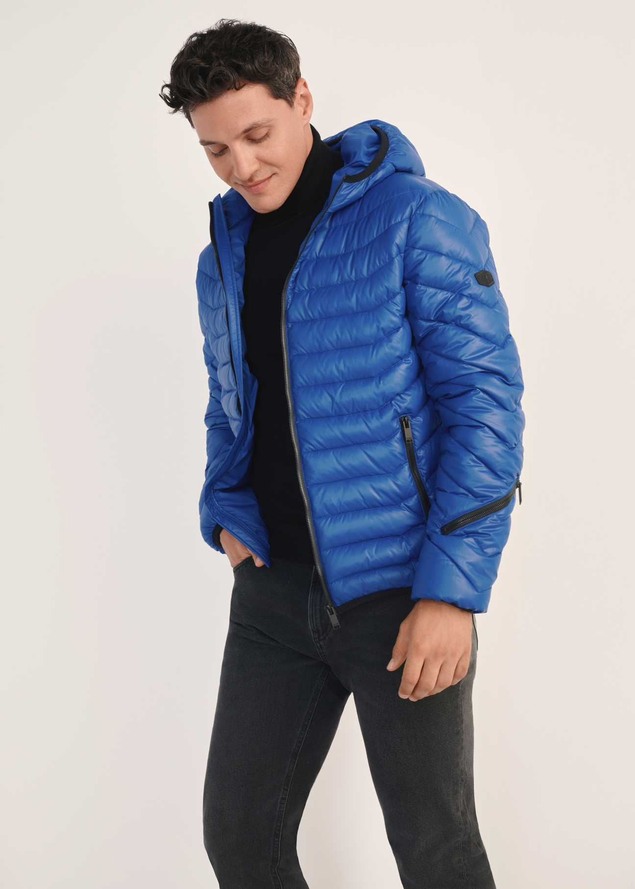 Men's blue jacket KURMT-0380-61(Z25), front view of the product on the model. Half of the silhouette visible.