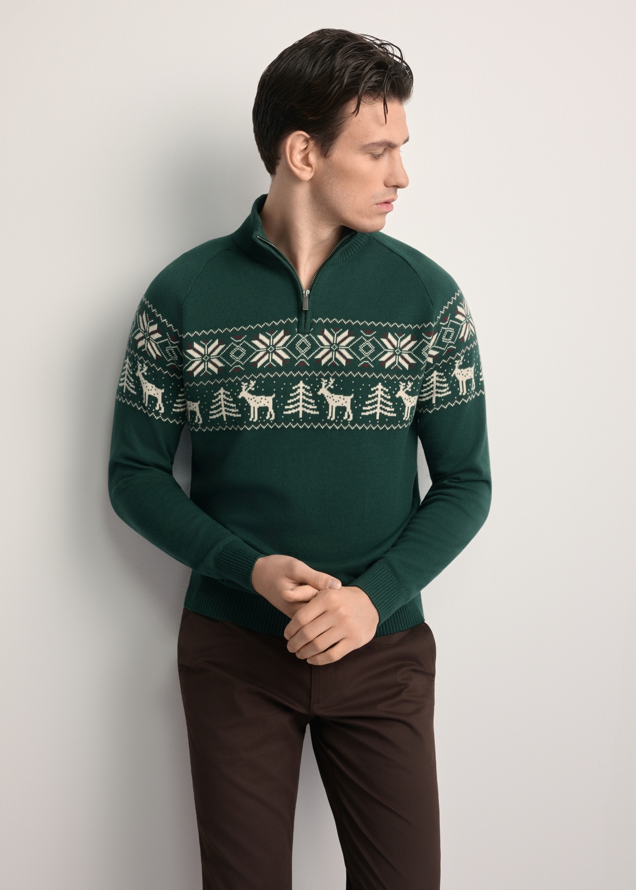 Green men's cotton sweater SWEMT-0178-54(Z25), front view of the product on the model. Half of the silhouette visible.