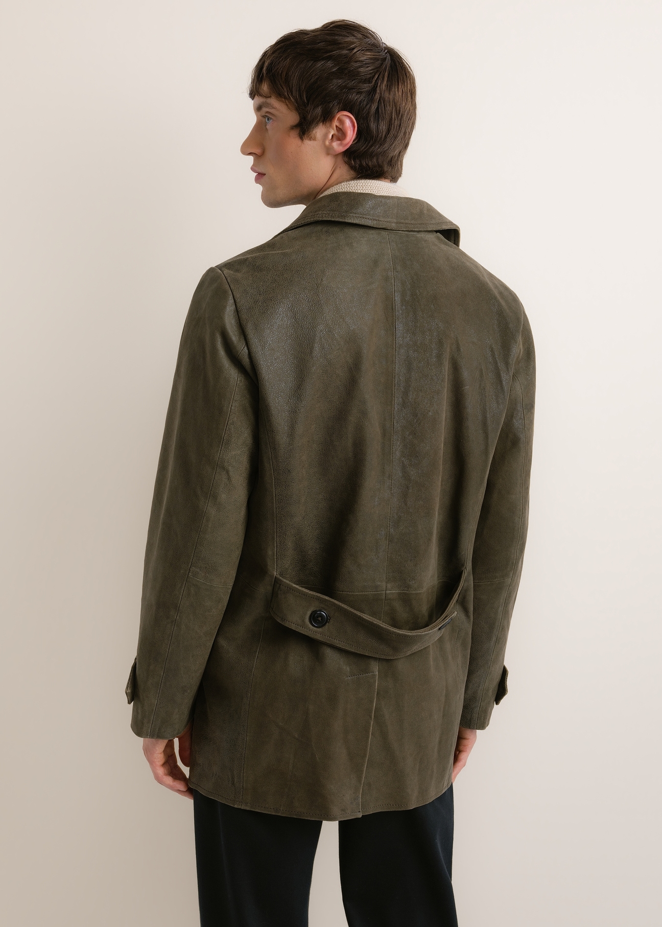 Men's khaki leather coat (model KURMS-0409A-8D(Z26)), shown from the back on a model; half of the figure is visible.