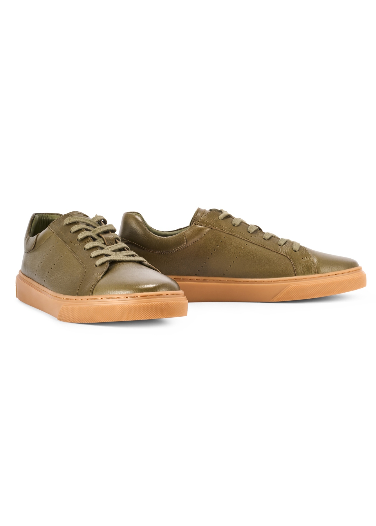 Men's khaki leather sneakers BUTYM-0486-8D(W26), diagonal product view on a white background.