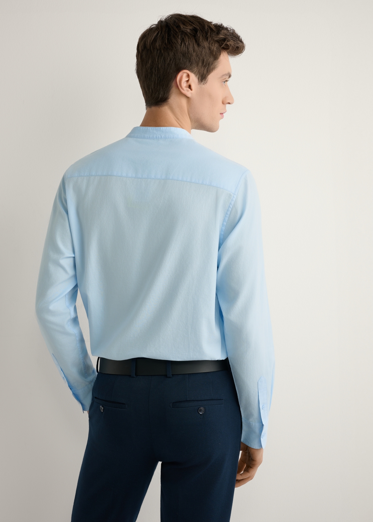 Light blue men's cotton shirt KOSMT-0326-7A(W26), back view of the product on the model. Half of the silhouette visible.