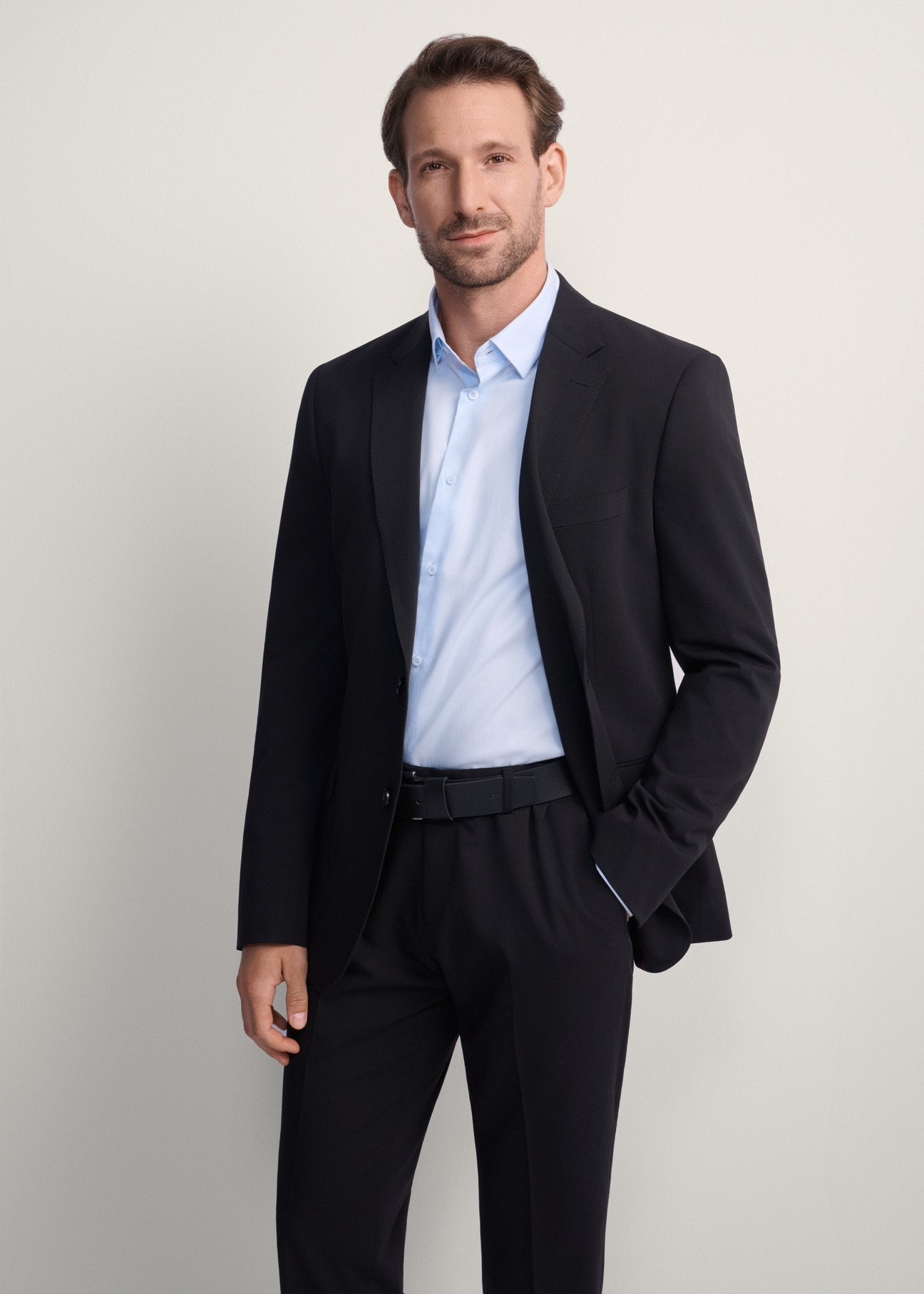 Black men's jacket MARMT-0019-99(Z25), front view of the product on the model, half of the silhouette visible.-02