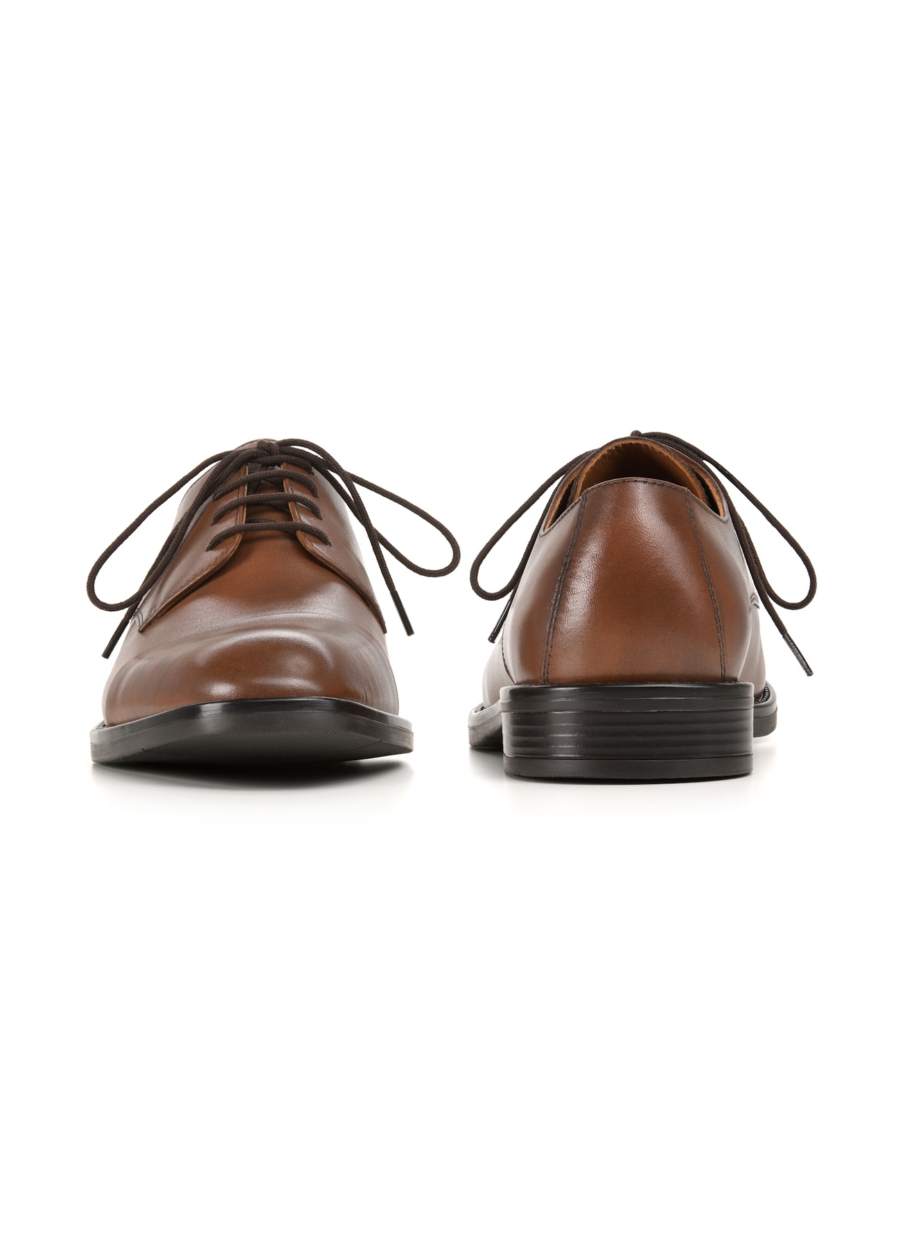 Men's leather brogues in cognac color BUTYM-0500-1F(W26), front and back view of the product on a white background.