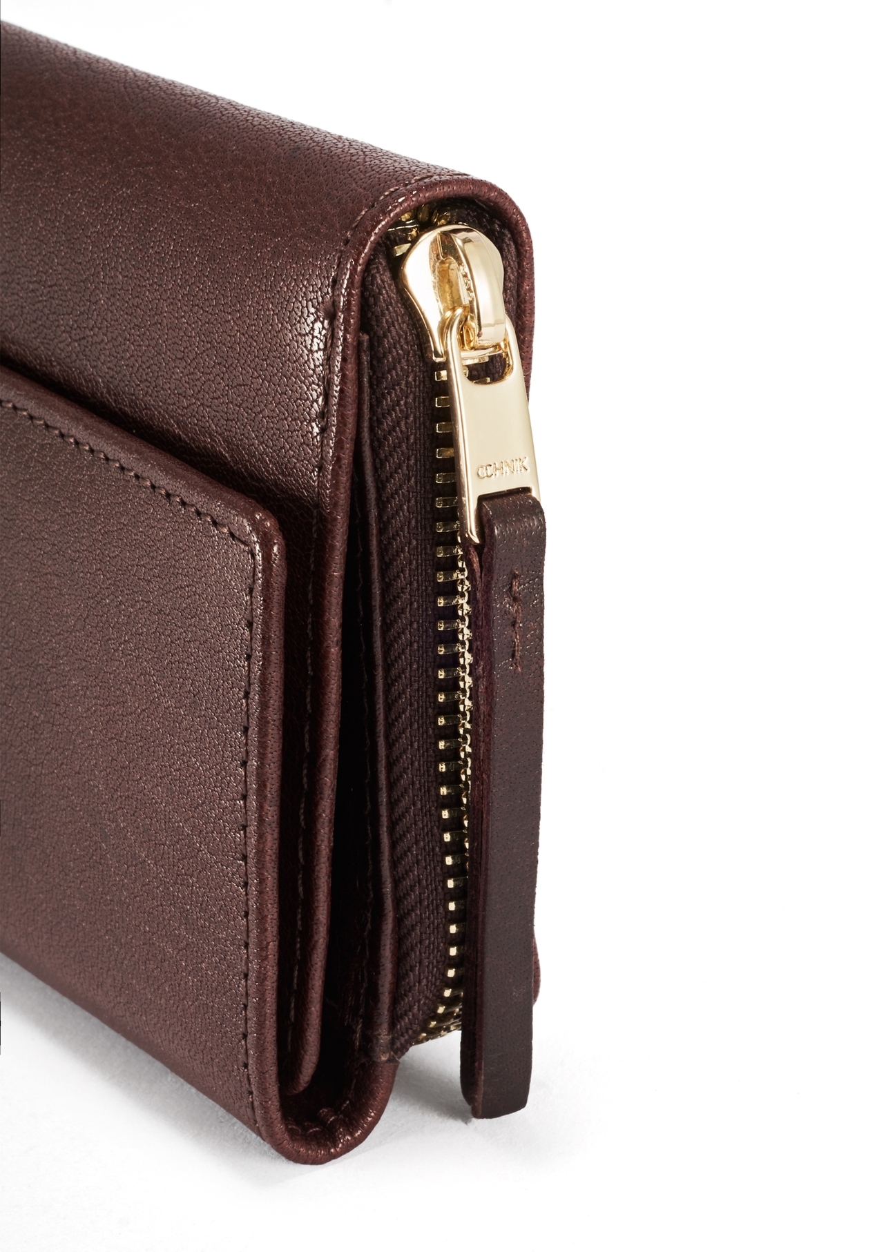 Medium brown women's wallet PORES-0965-89(Z25), close-up of product detail, view on white background.