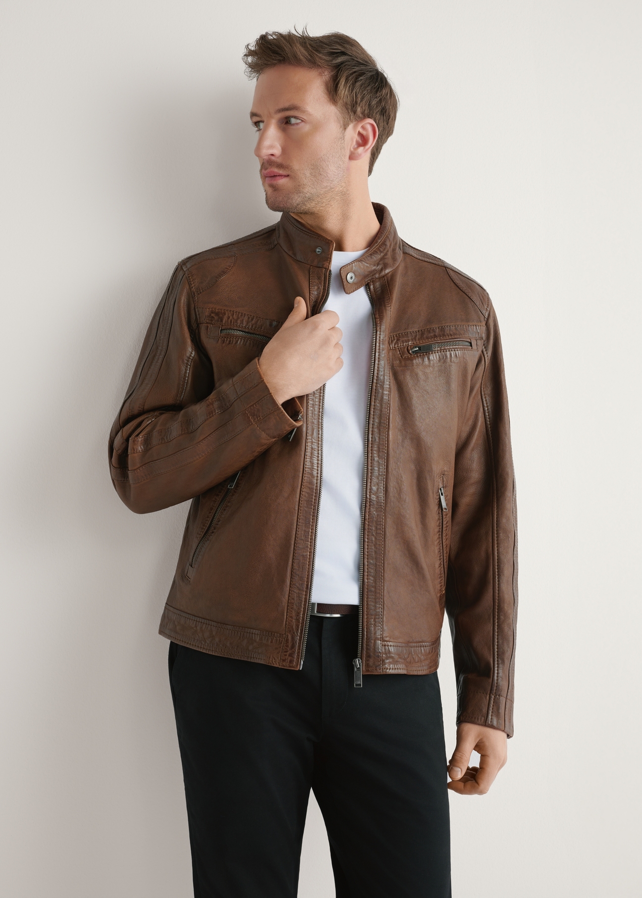 Men's leather jacket in cognac color KURMS-0397-1F(W26), front view of the product on the model. Half of the silhouette visible.