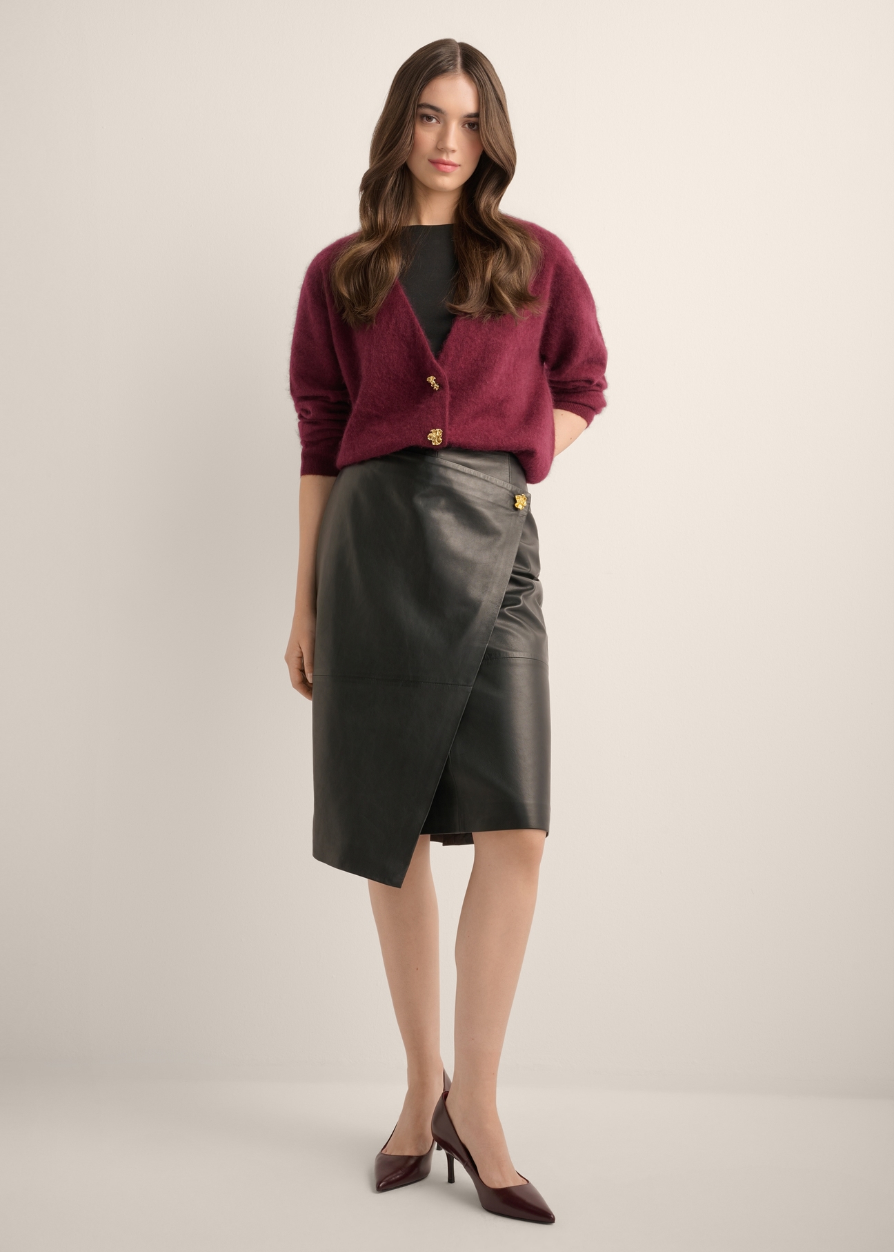 Women's burgundy wool cardigan KARDT-0064-4D(Z26), front view of the product on the model. Full body visible.