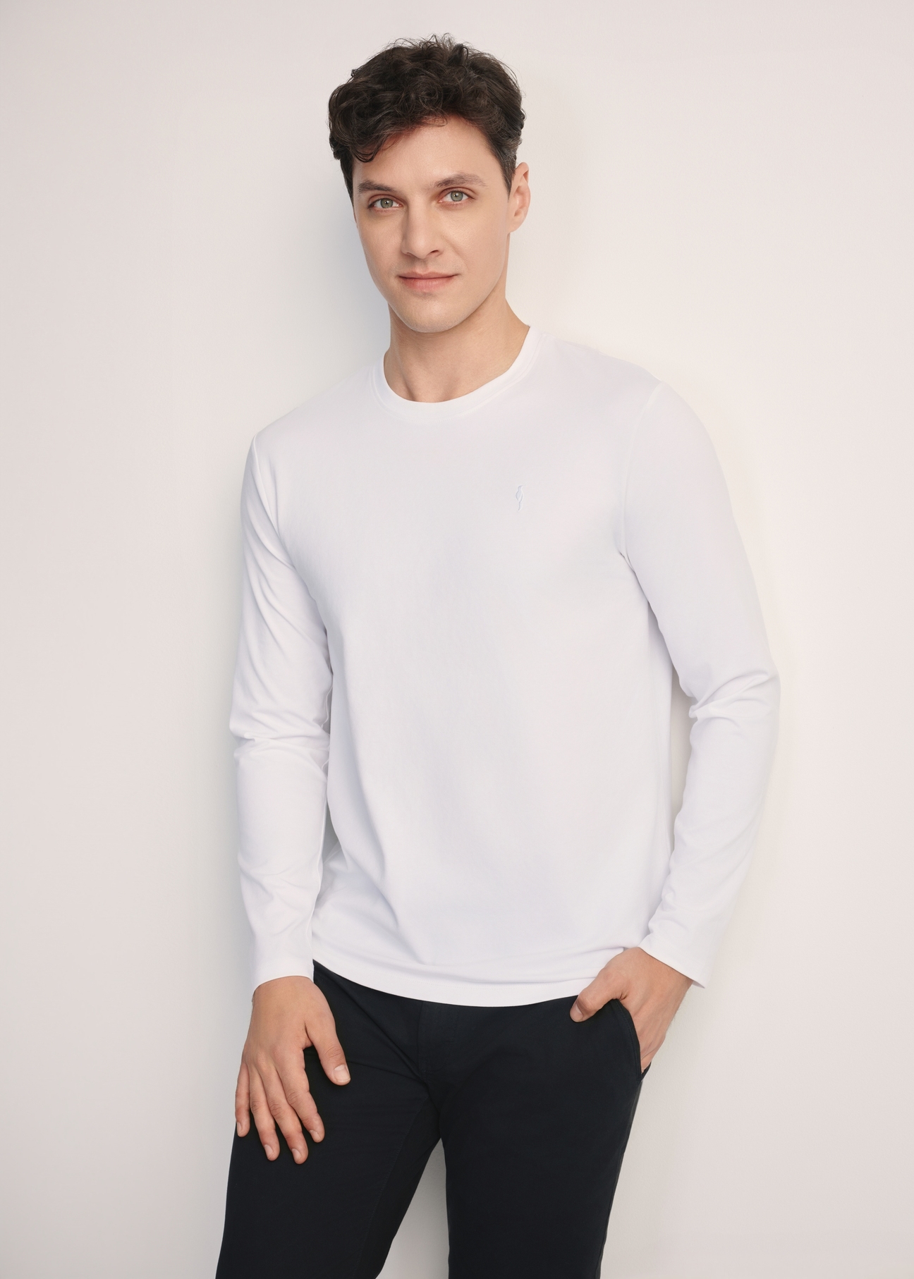 White men's long sleeve blouse LSLMT-0008-11(Z25), front view of the product on the model. Half of the silhouette visible.