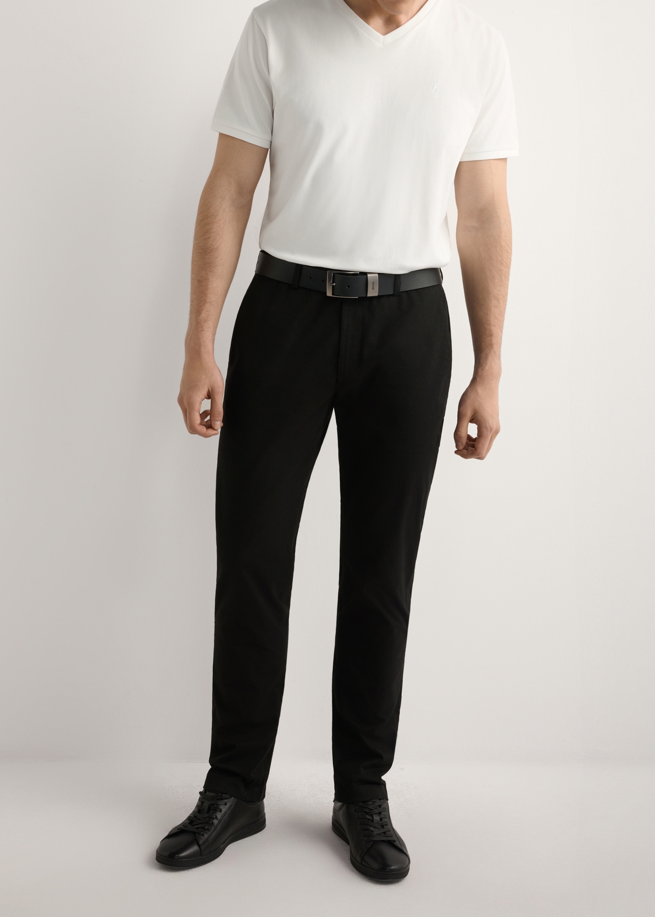 Black men's trousers SPOMT-0121-99(W26), front view of the product on the model, half of the silhouette visible.