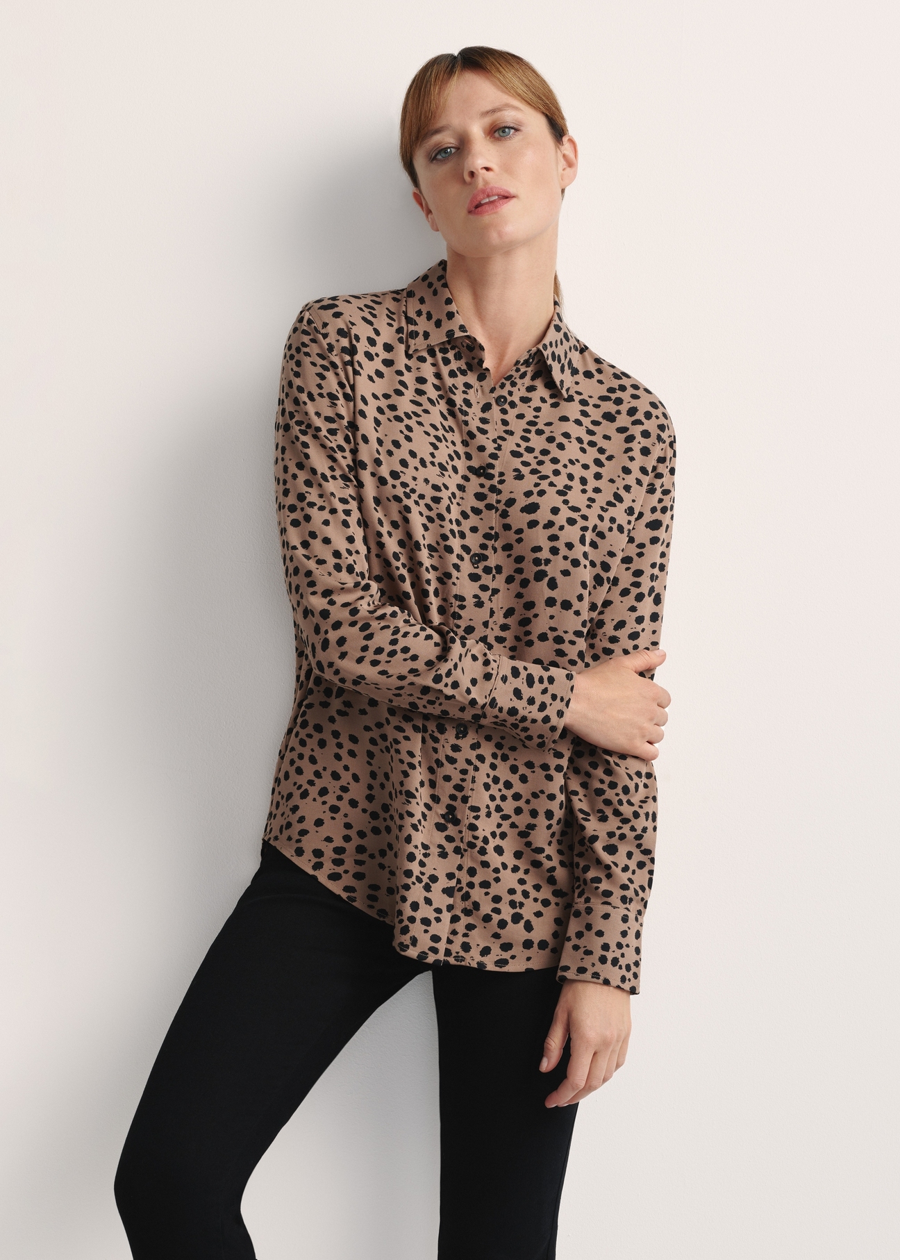 Dark beige women's shirt KOSDT-0173-24(Z25), front view of the product on the model, half of the silhouette visible.