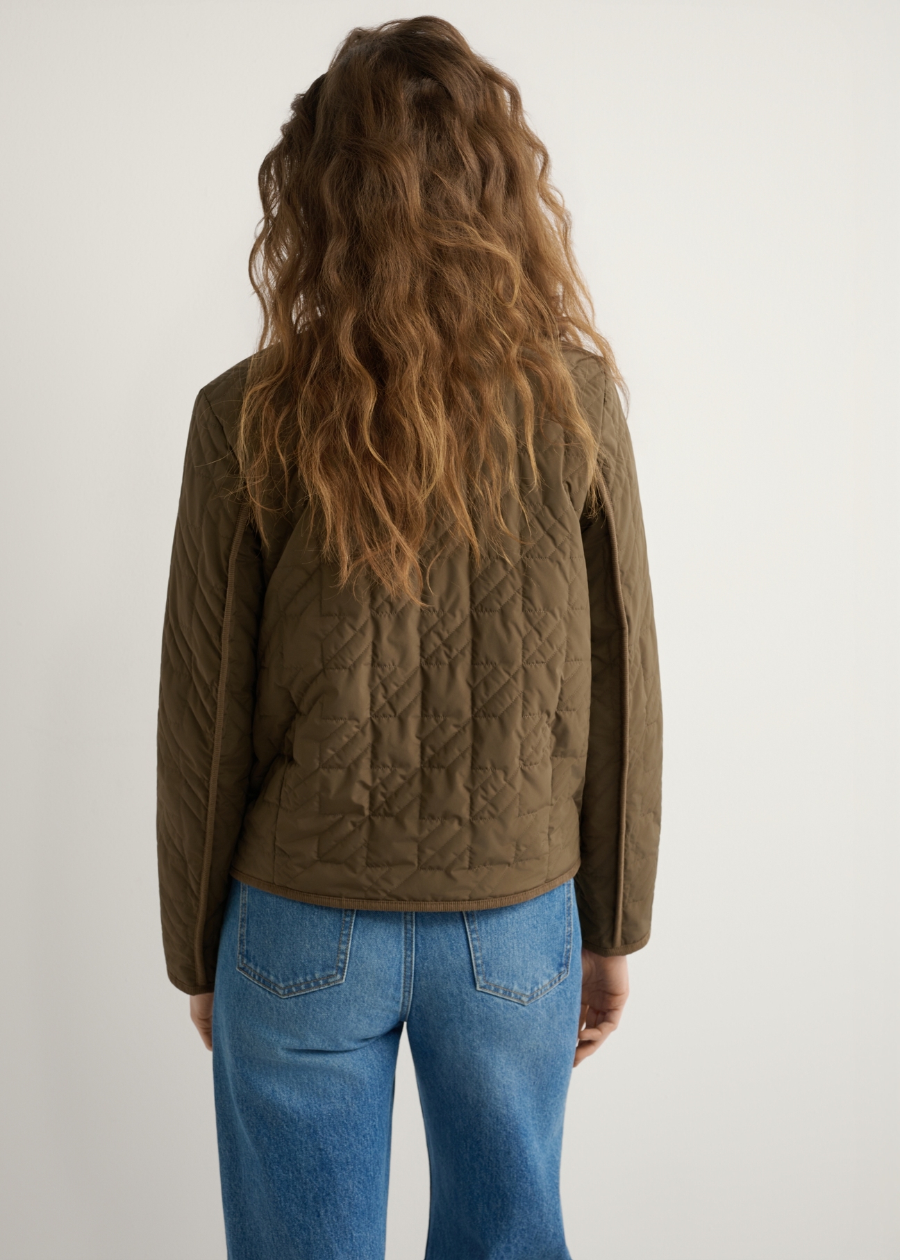 Women's brown quilted jacket KURDT-0620-1H(W26), back view of the product on the model. Half of the silhouette visible.