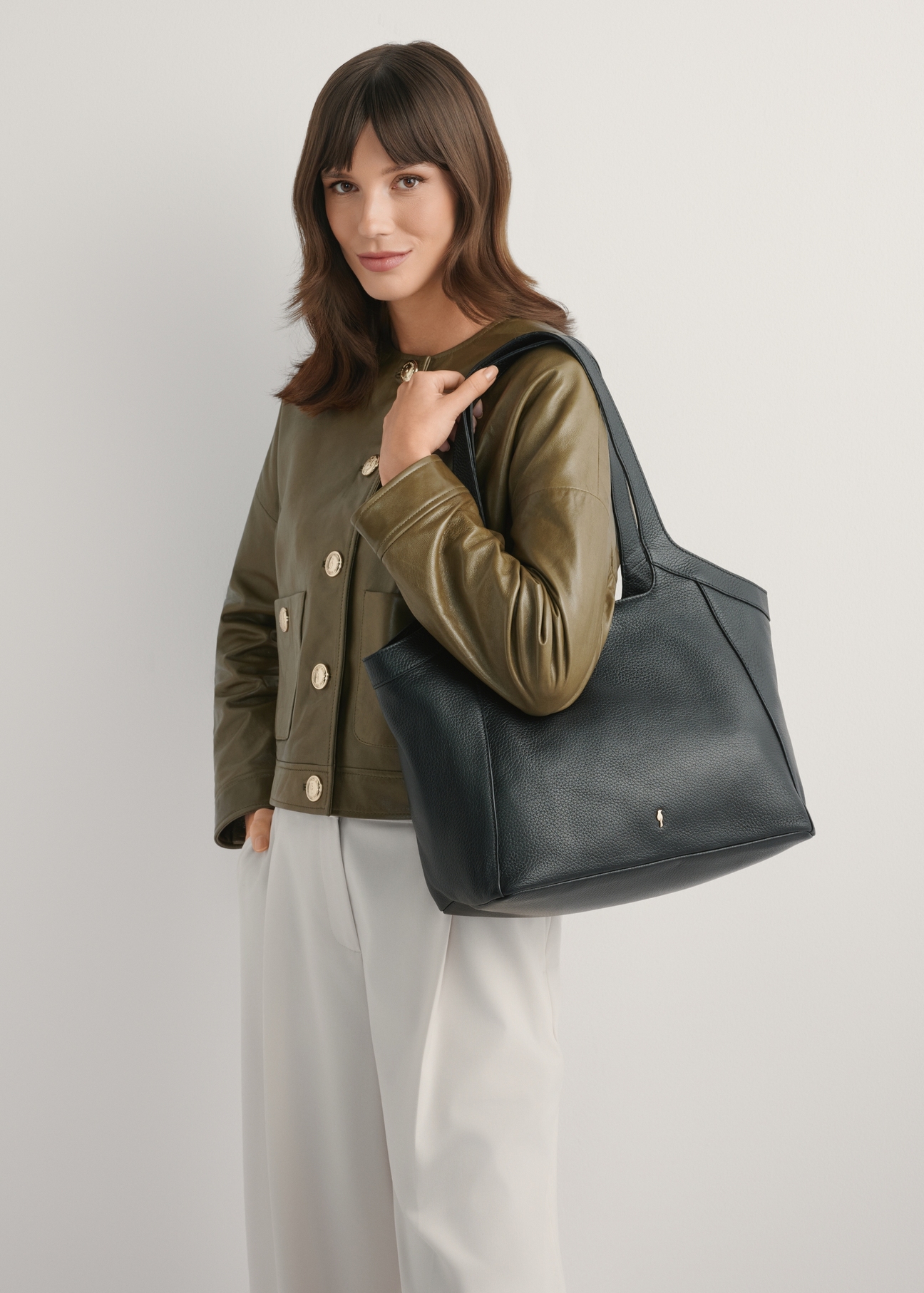 Large women's leather handbag TORES-1205-9I(W26), product view on model's shoulder. Half of silhouette visible.