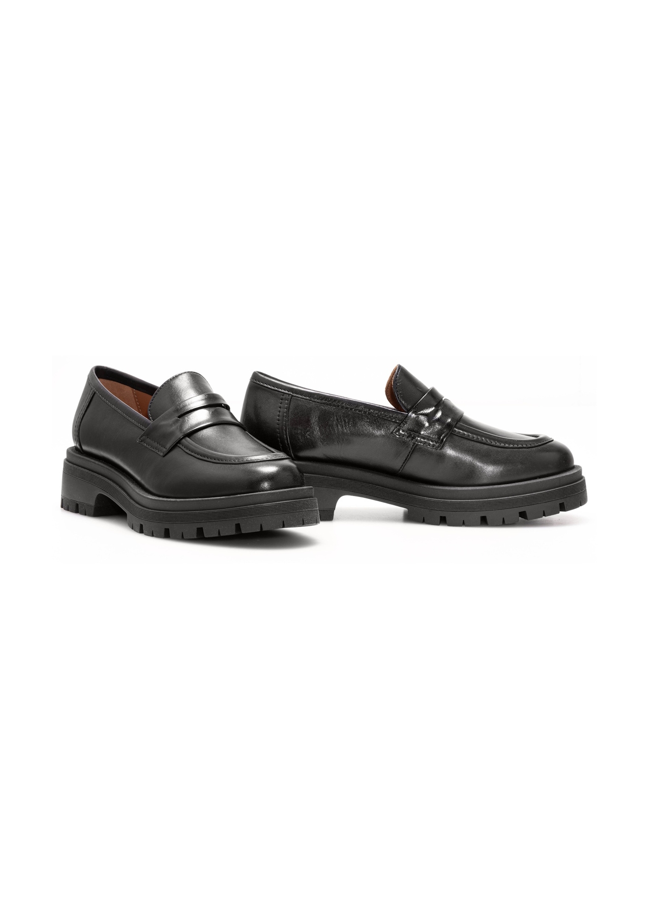 Women's leather moccasins in black BUTYD-1187-99(Z25), diagonal product view on a white background.