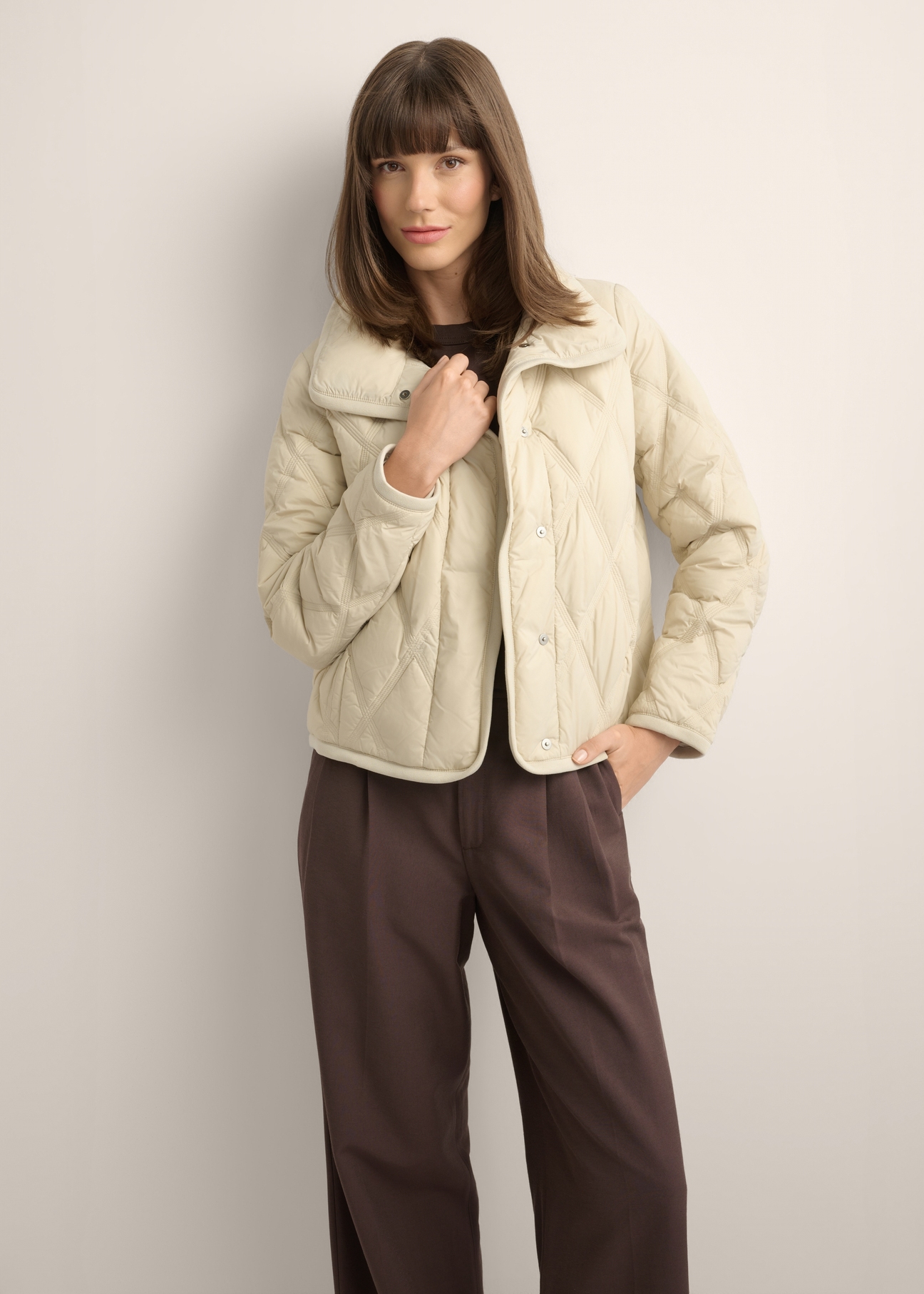 Beige women's transitional jacket KURDT-0664-1A(Z26), front view of the product on the model. Half of the silhouette visible.