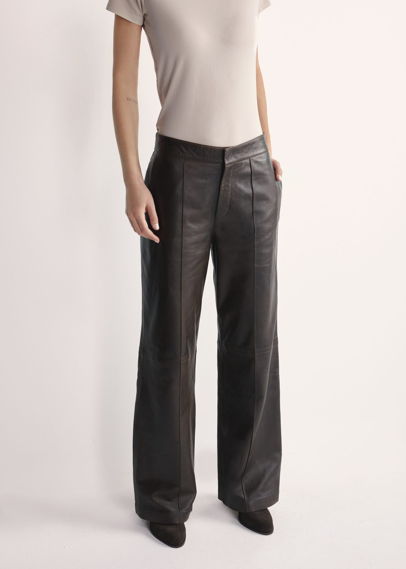 Women's brown leather trousers SPODS-0045-3207(Z25), product visible from the front on the model, half of the silhouette visible.