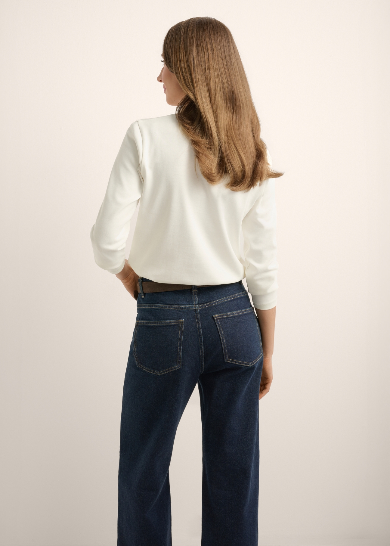 Women's cream cotton longsleeve LSLDT-0052-0B(Z26), back view of the product on the model. Half of the silhouette visible.