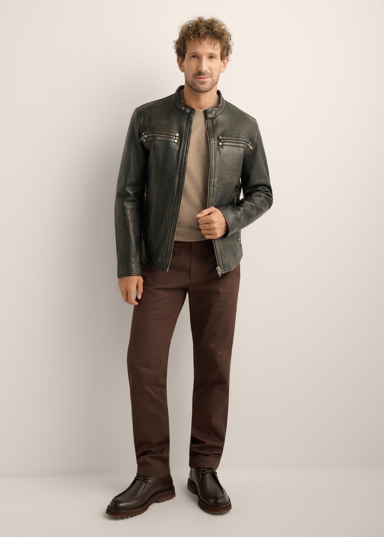 Men's vintage-style leather jacket KURMS-0421-9J(Z26). Front view of the product on a model. Full silhouette visible. 