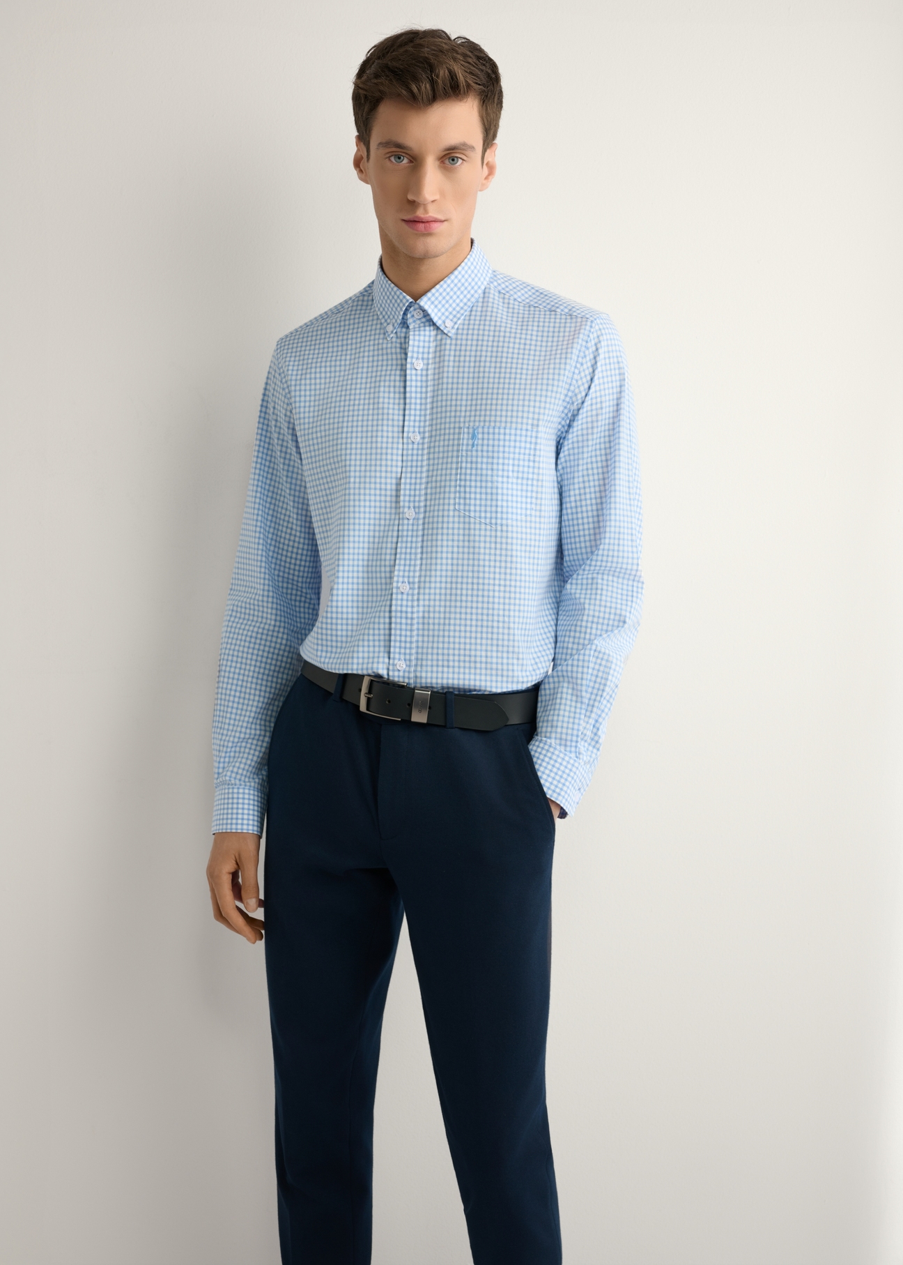 Men's blue checkered cotton shirt KOSMT-0277-7B(W26), front view of the product on the model. Half of the silhouette visible.