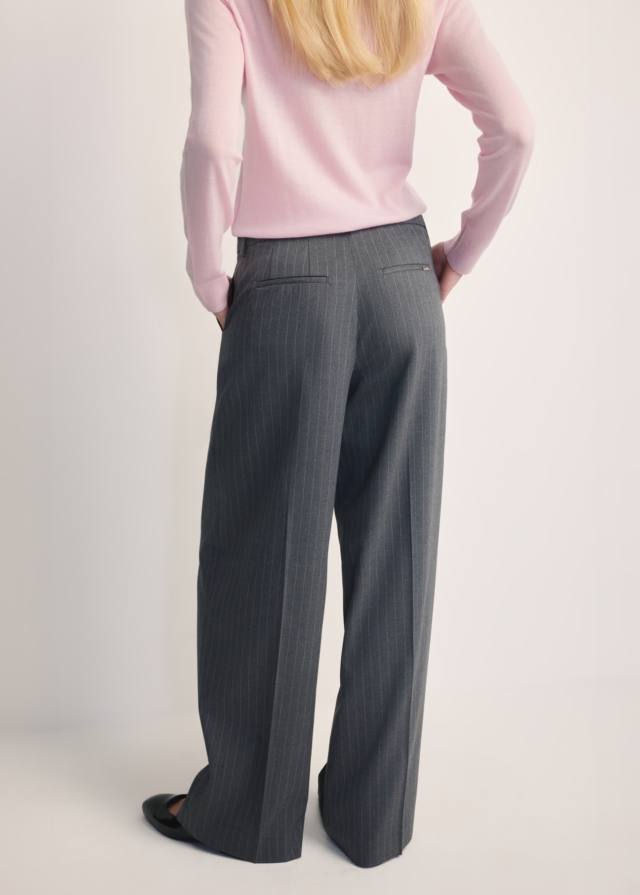 Gray women's trousers SPODT-0115-95(Z25), product view from the back on the model. Half of the silhouette visible.