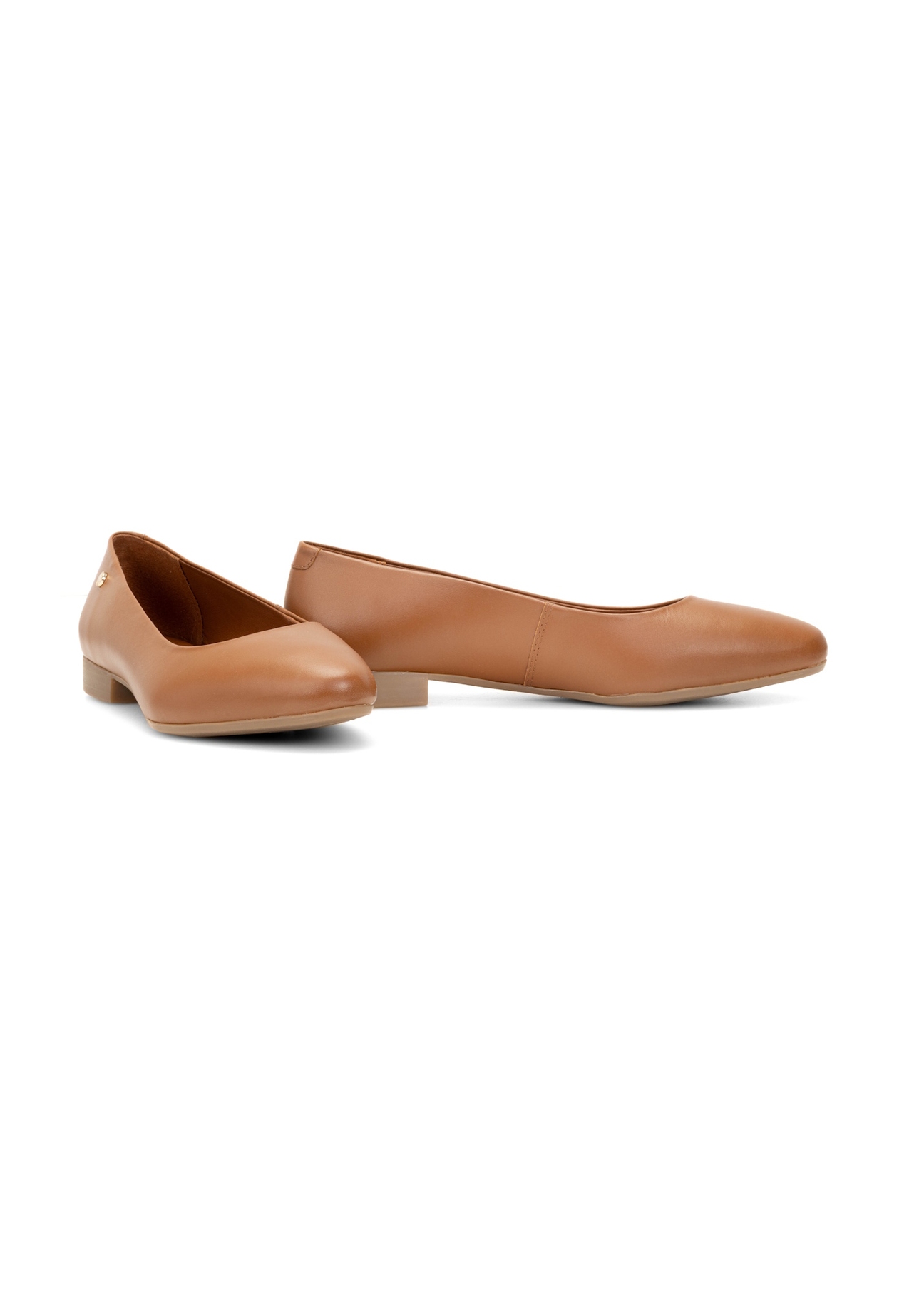 Women's leather ballet flats in cognac color BUTYD-1049B-1F(W26), diagonal product view on a white background.