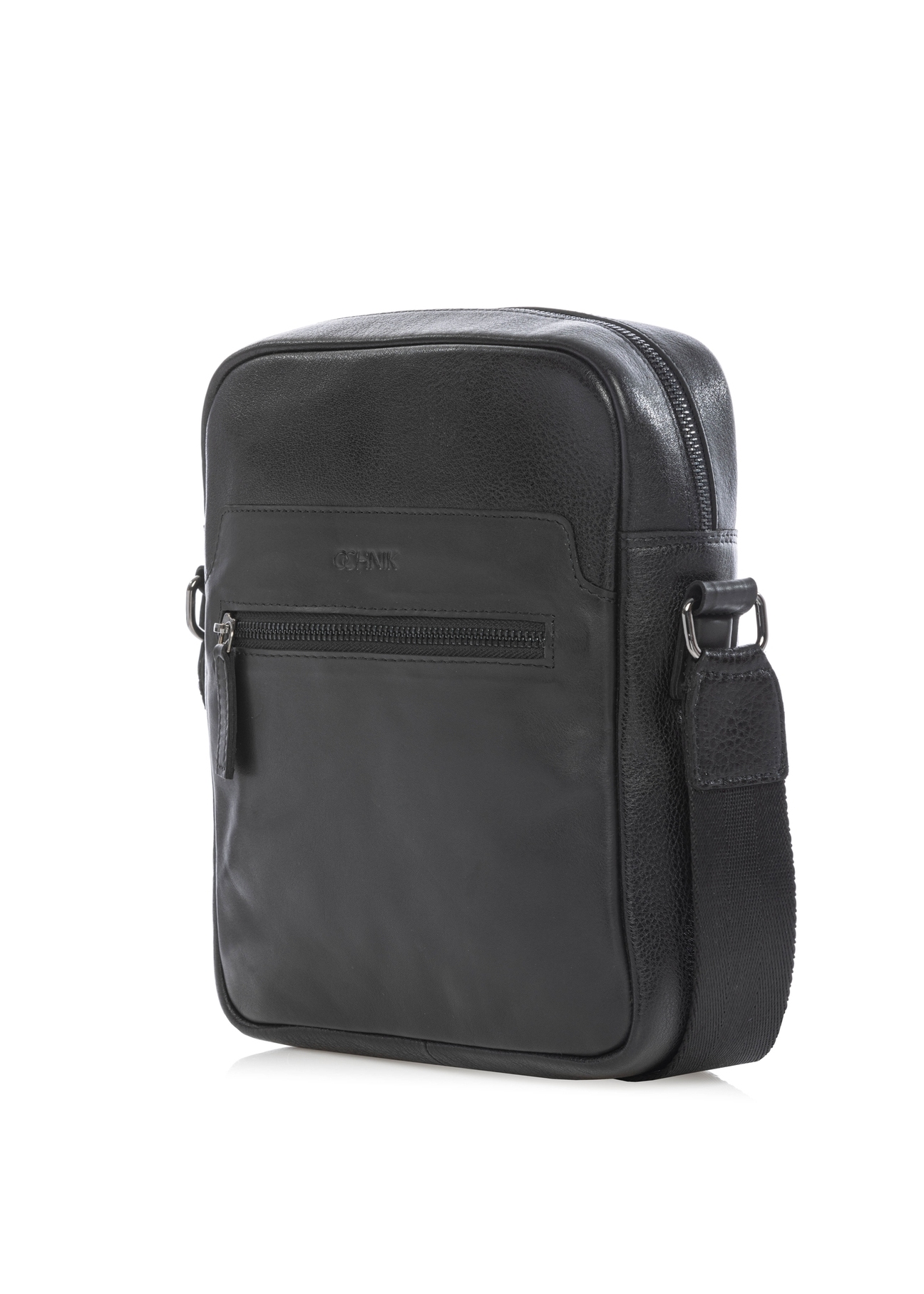 Men's black leather messenger bag TORMS-0499-99(W26), diagonal product view on white background.