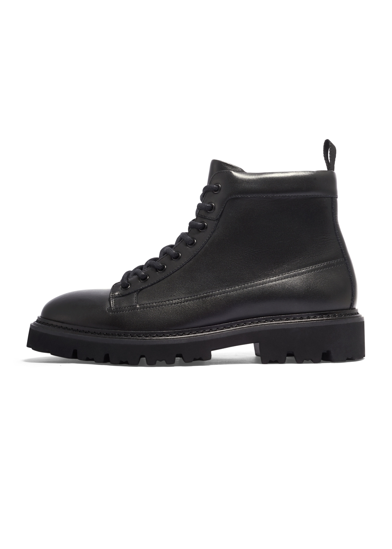 Black men's leather ankle boots BUTYM-0555-99(Z26), side view of the product on a white background.